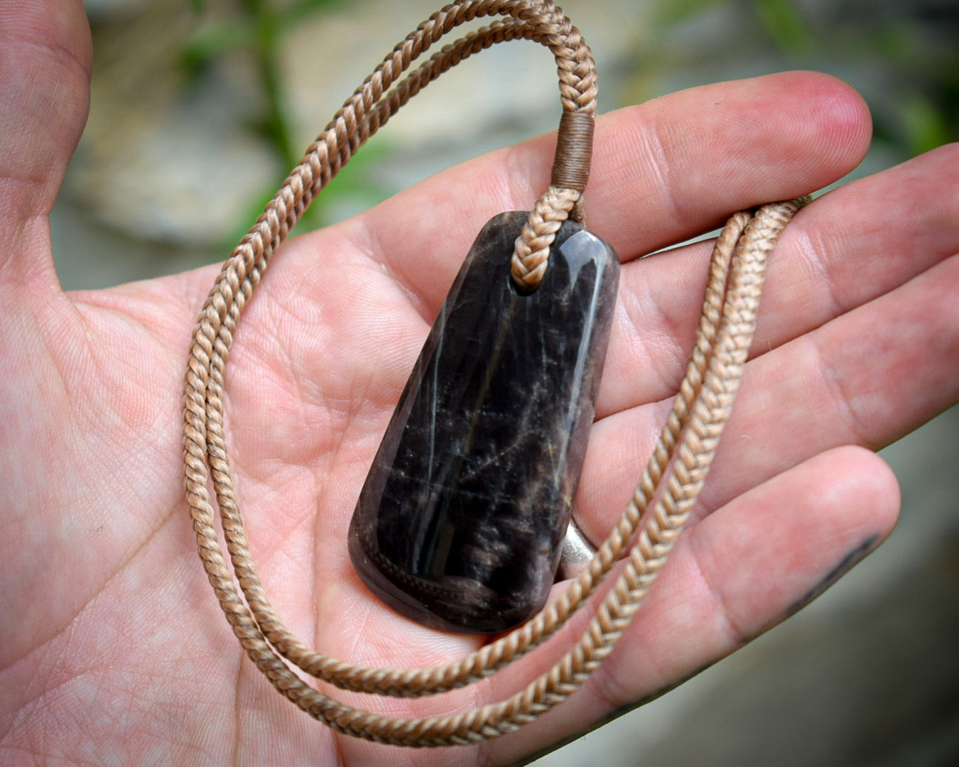 Pendentif Pierre de Lune Noire - Madagascar