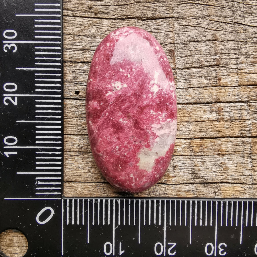 Cabochon Thulite