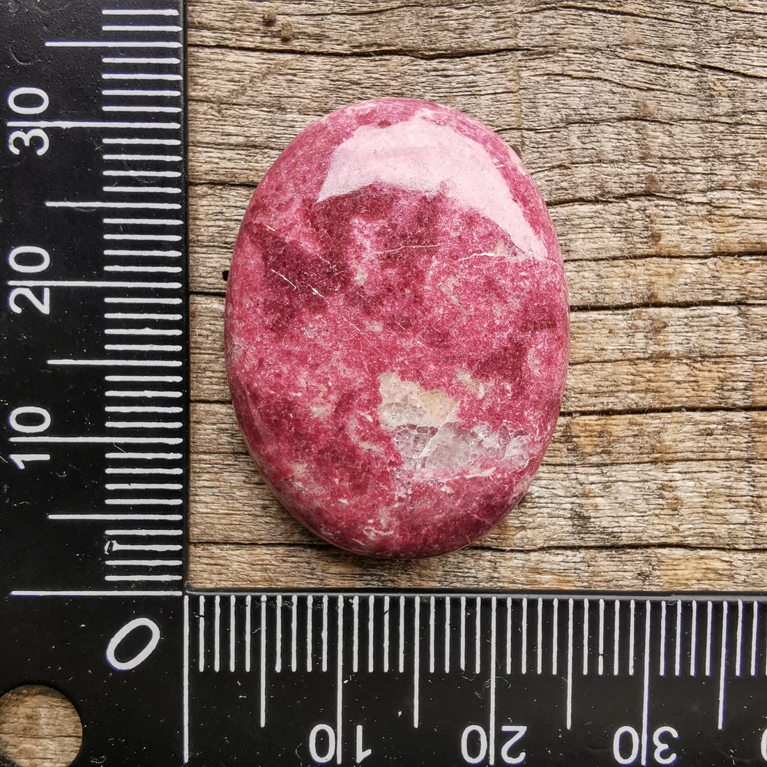 Cabochon Thulite