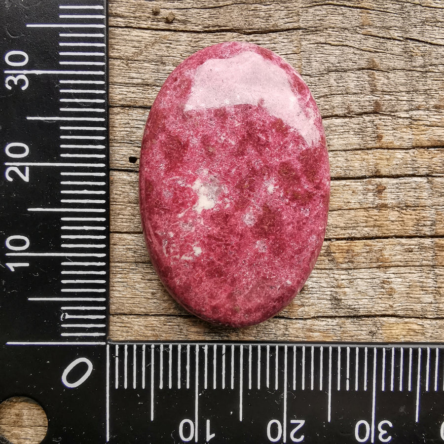 Cabochon Thulite