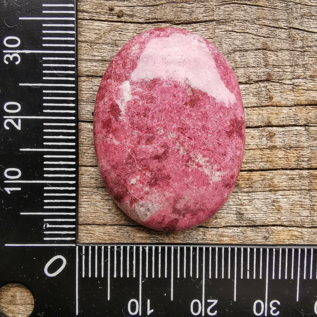 Cabochon Thulite