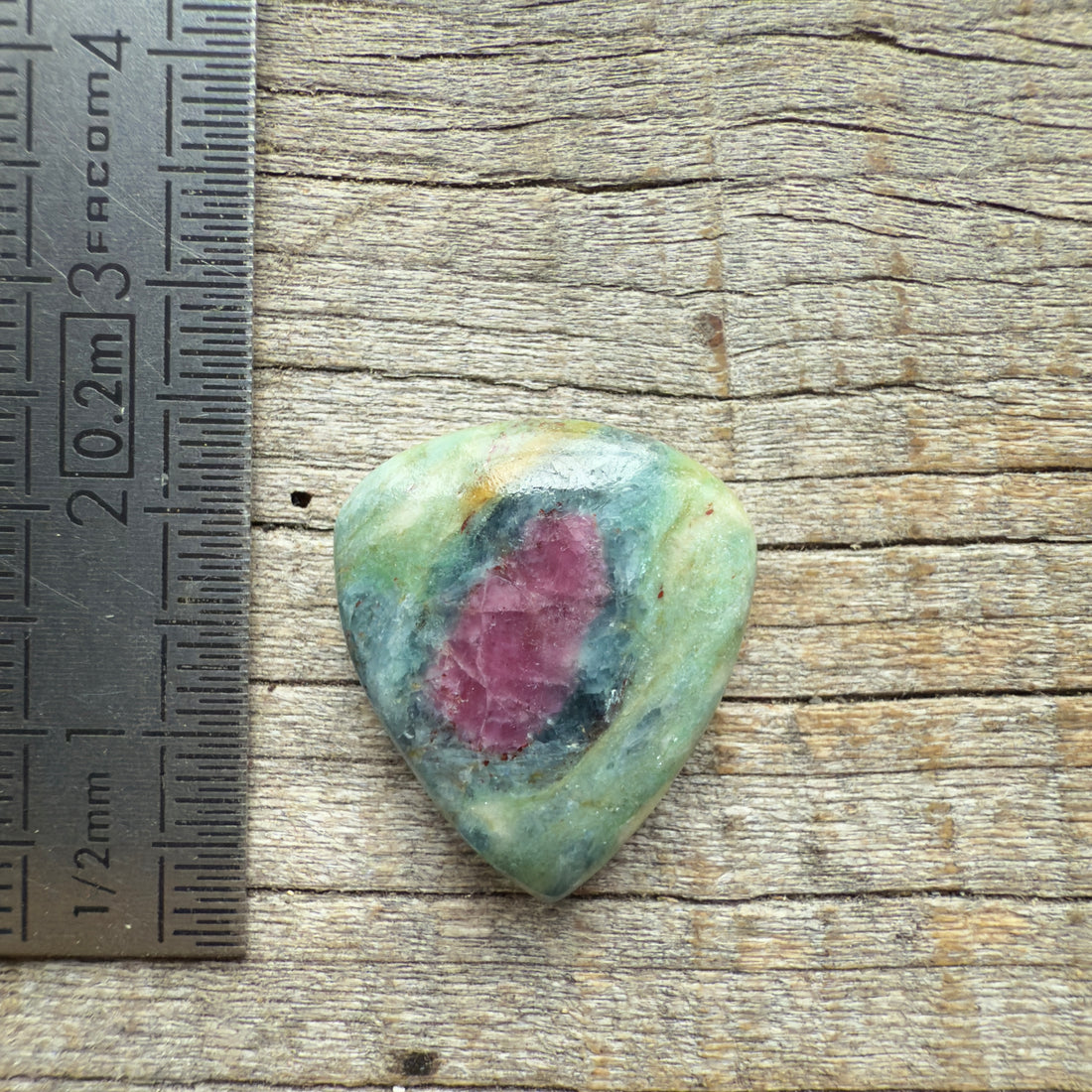 Cabochon Rubis Fuschite