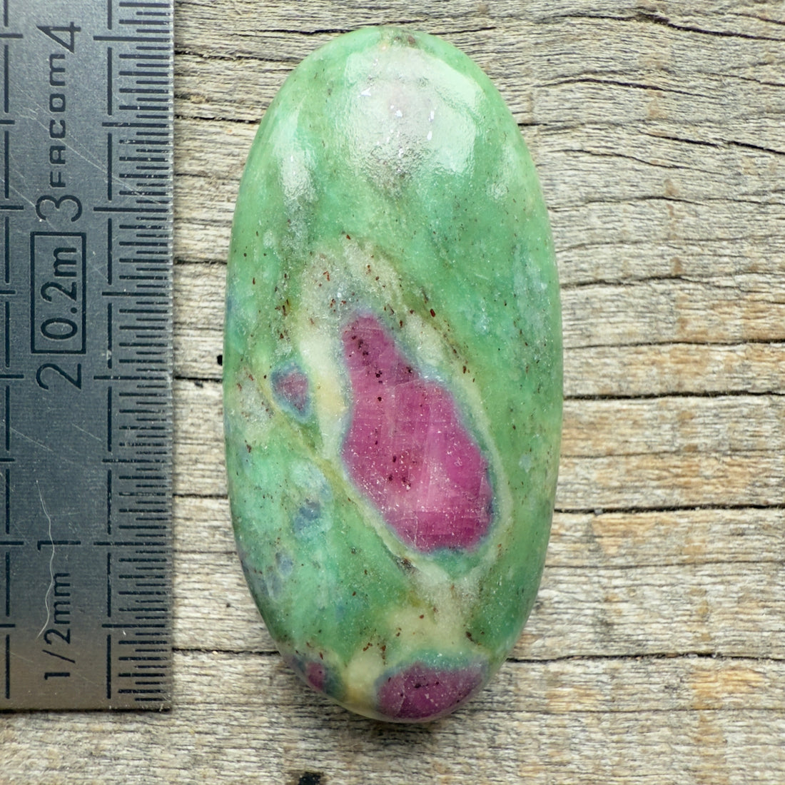 Cabochon Rubis Fuschite