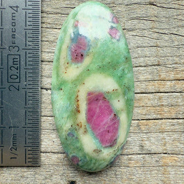 Cabochon Rubis Fuschite