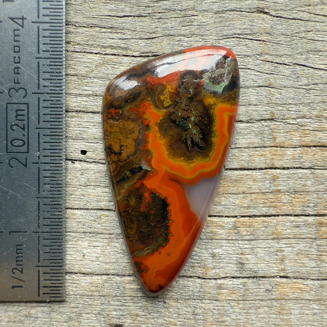 Cabochon Agate Seam