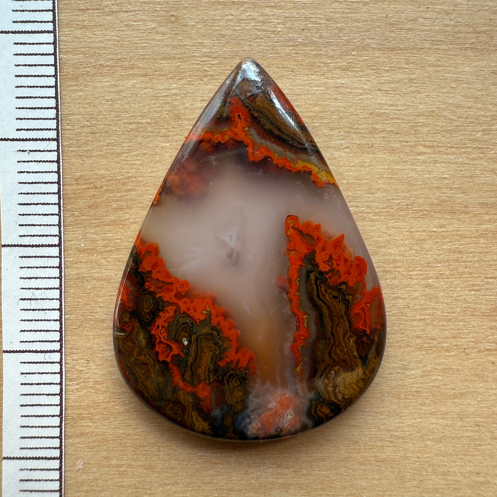 Cabochon Agate Seam