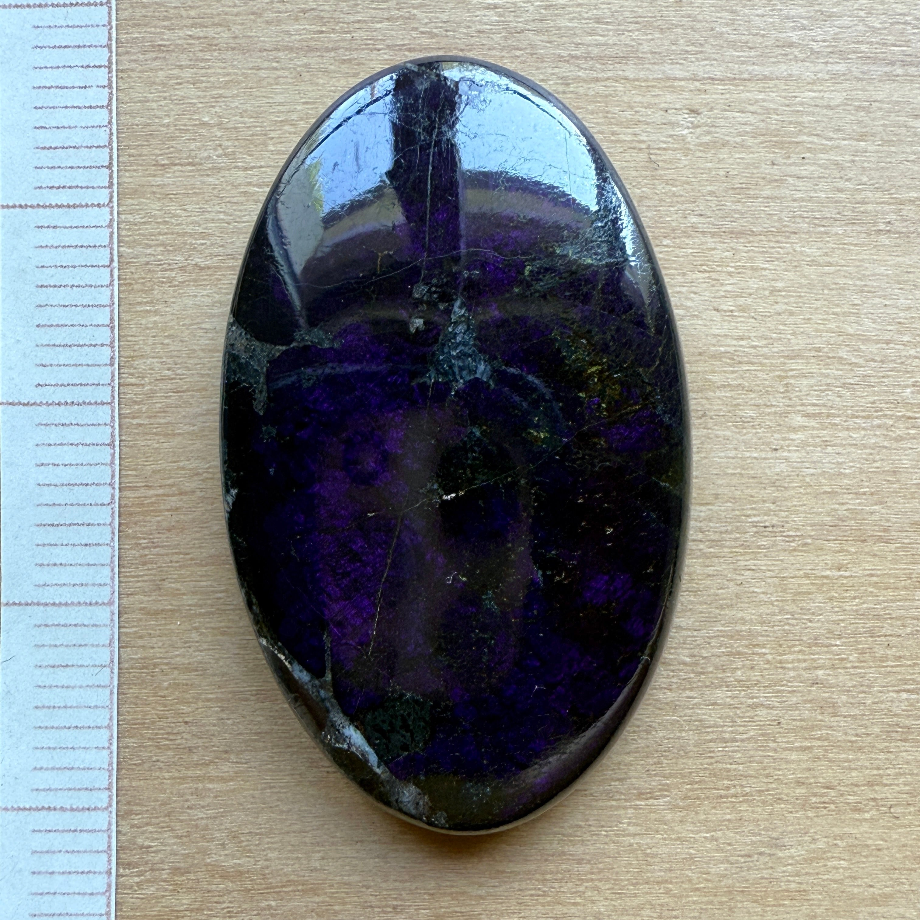 Cabochon Purpurite
