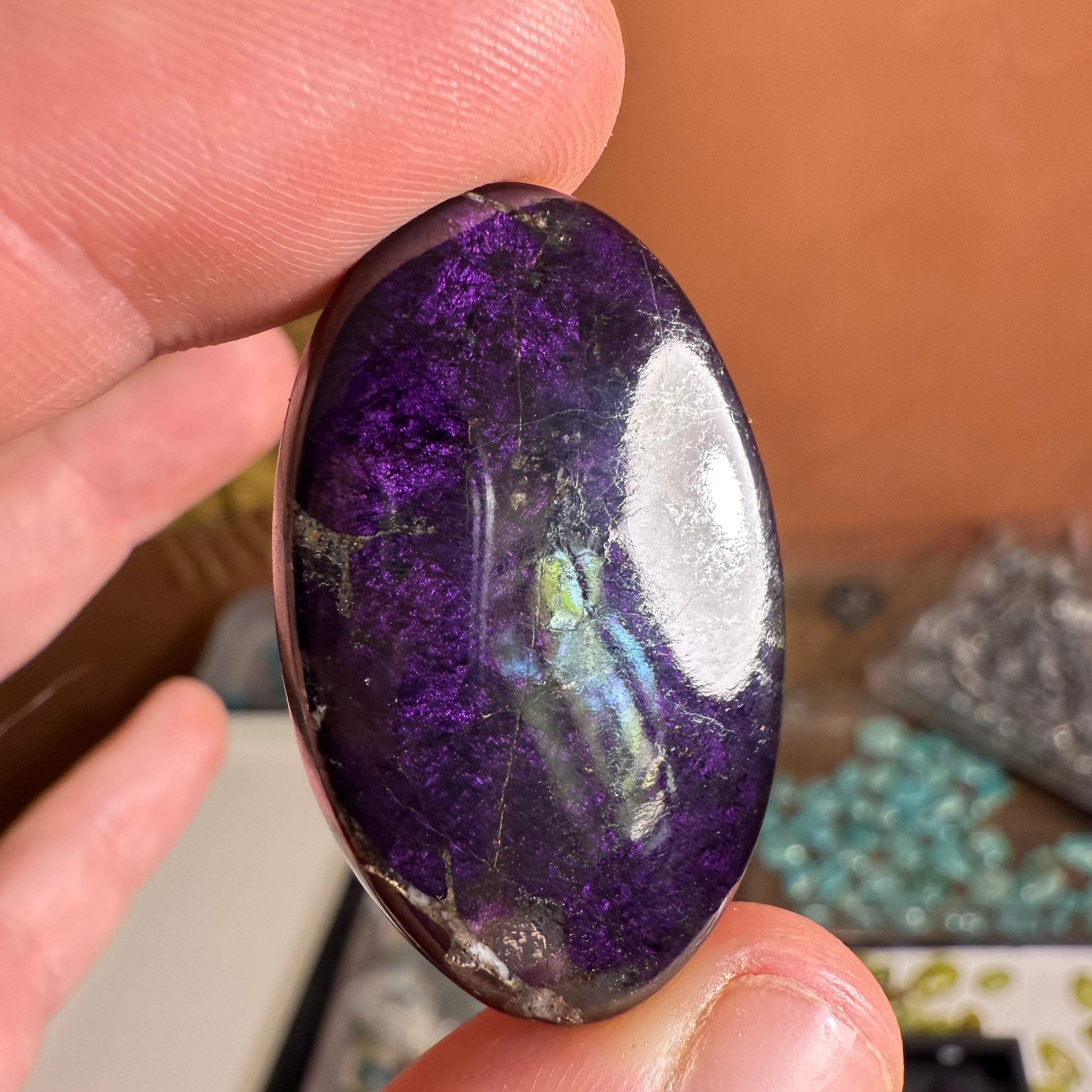Cabochon Purpurite