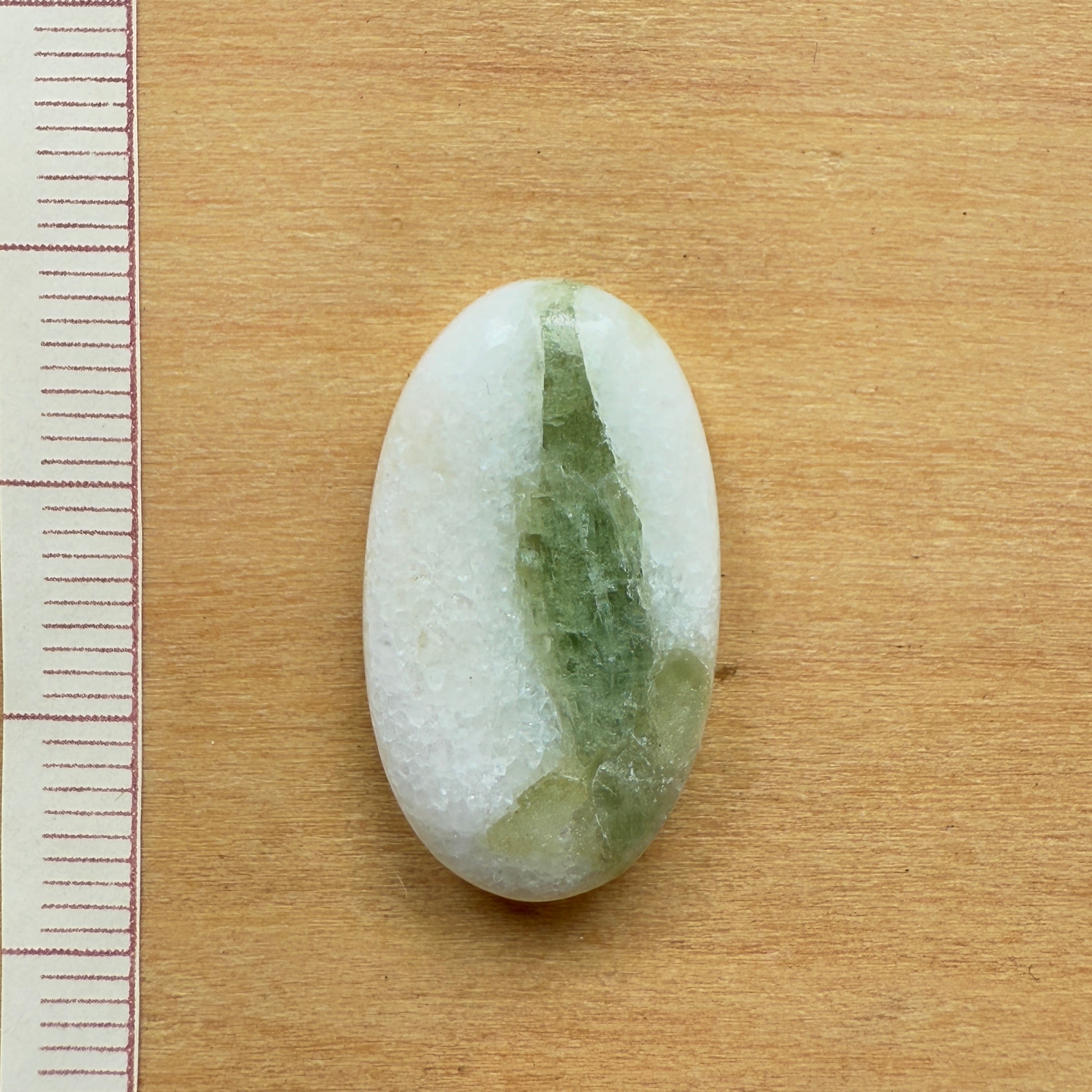 Cabochon Tourmaline Verte sur Quartz