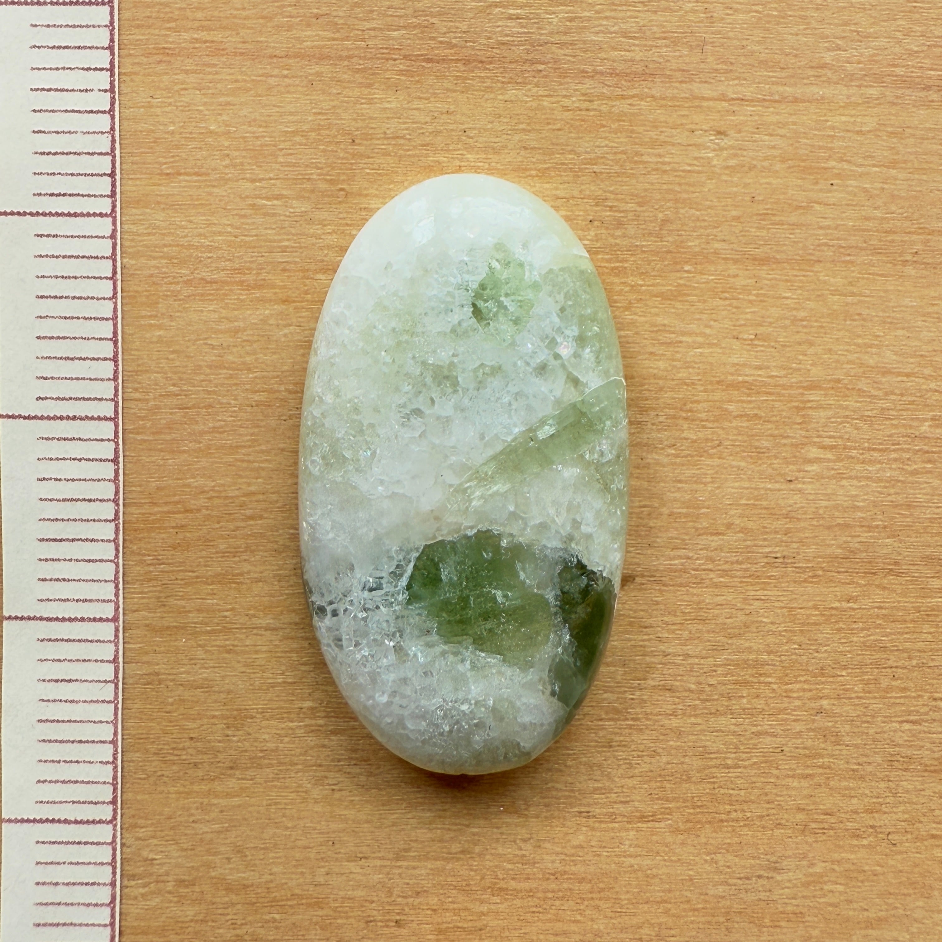 Cabochon Tourmaline Verte sur Quartz
