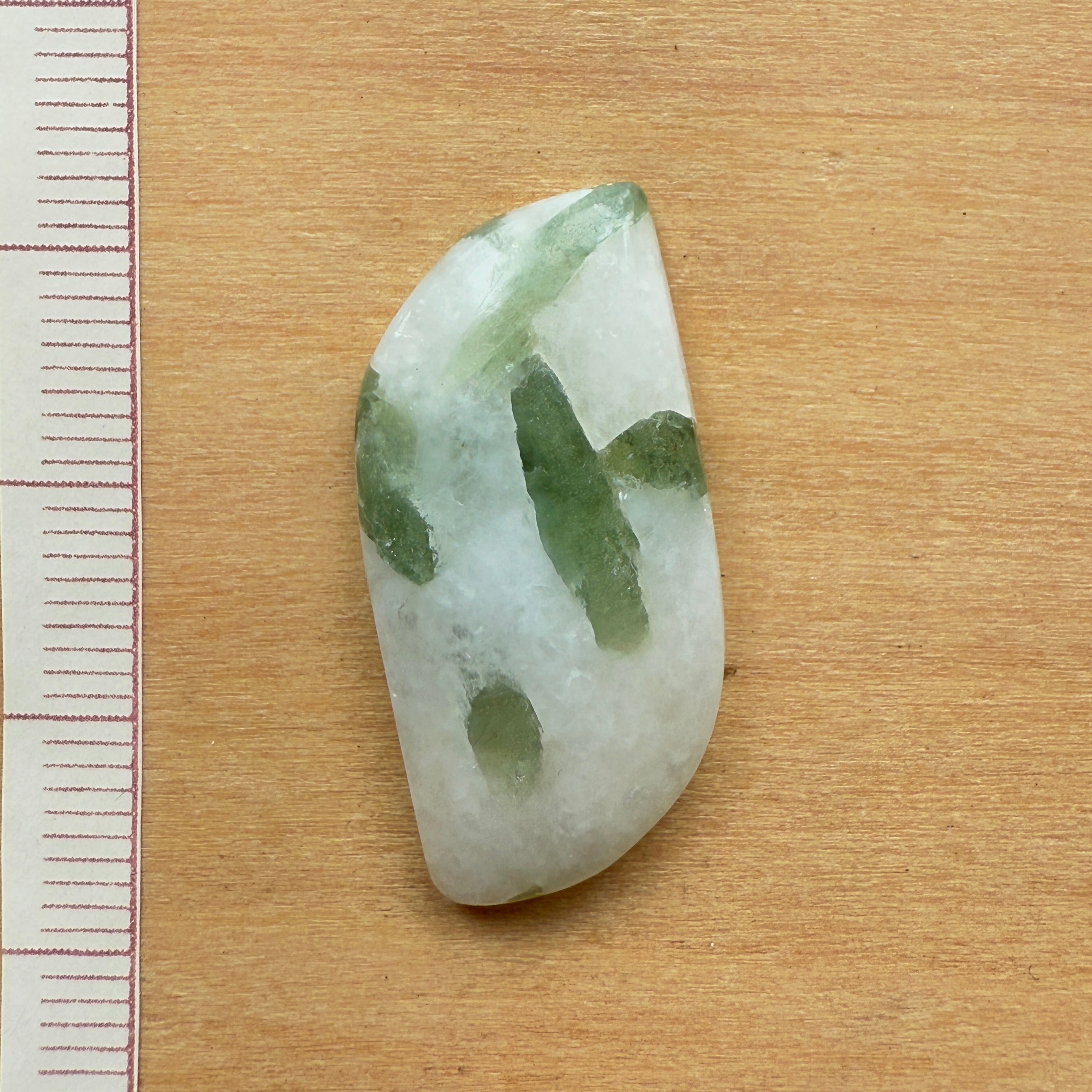 Cabochon Tourmaline Verte sur Quartz