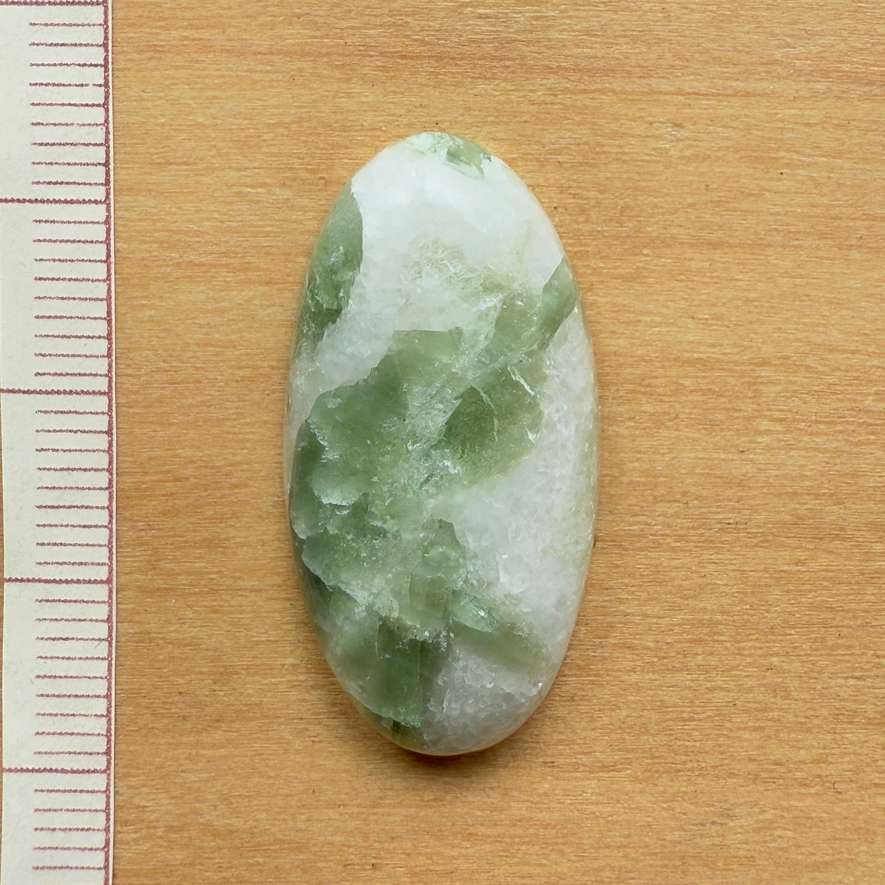 Cabochon Tourmaline Verte sur Quartz