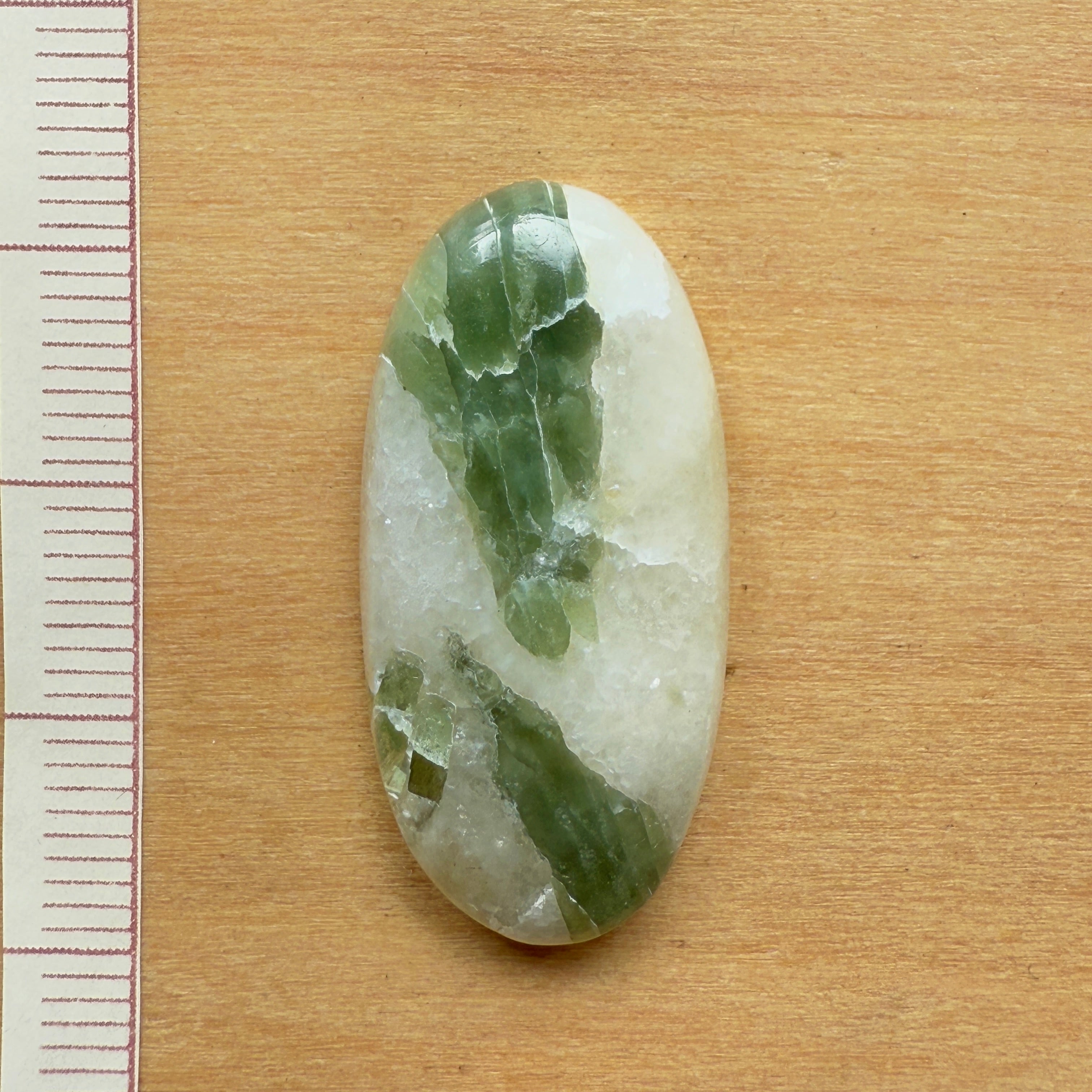 Cabochon Tourmaline Verte sur Quartz