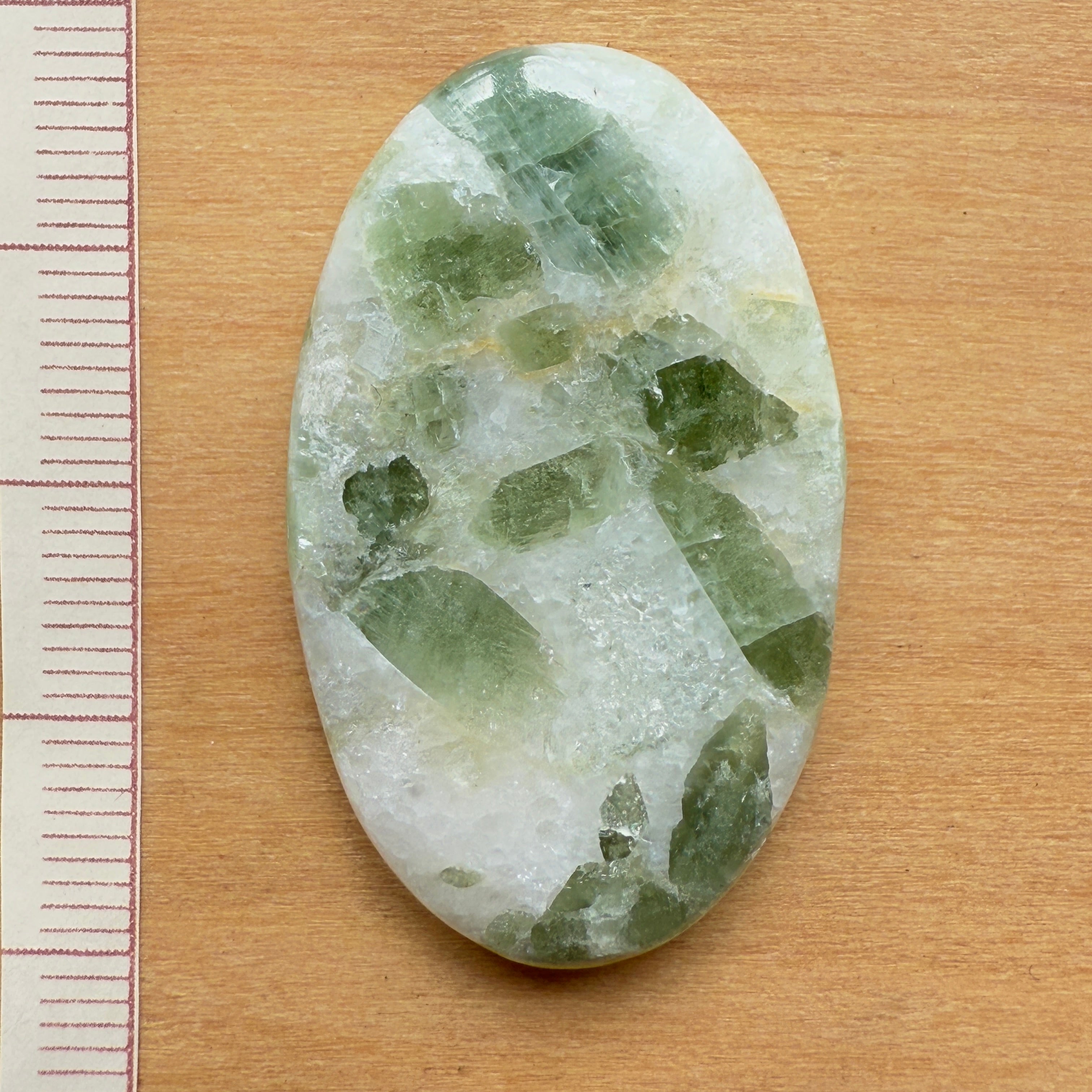 Cabochon Tourmaline Verte sur Quartz