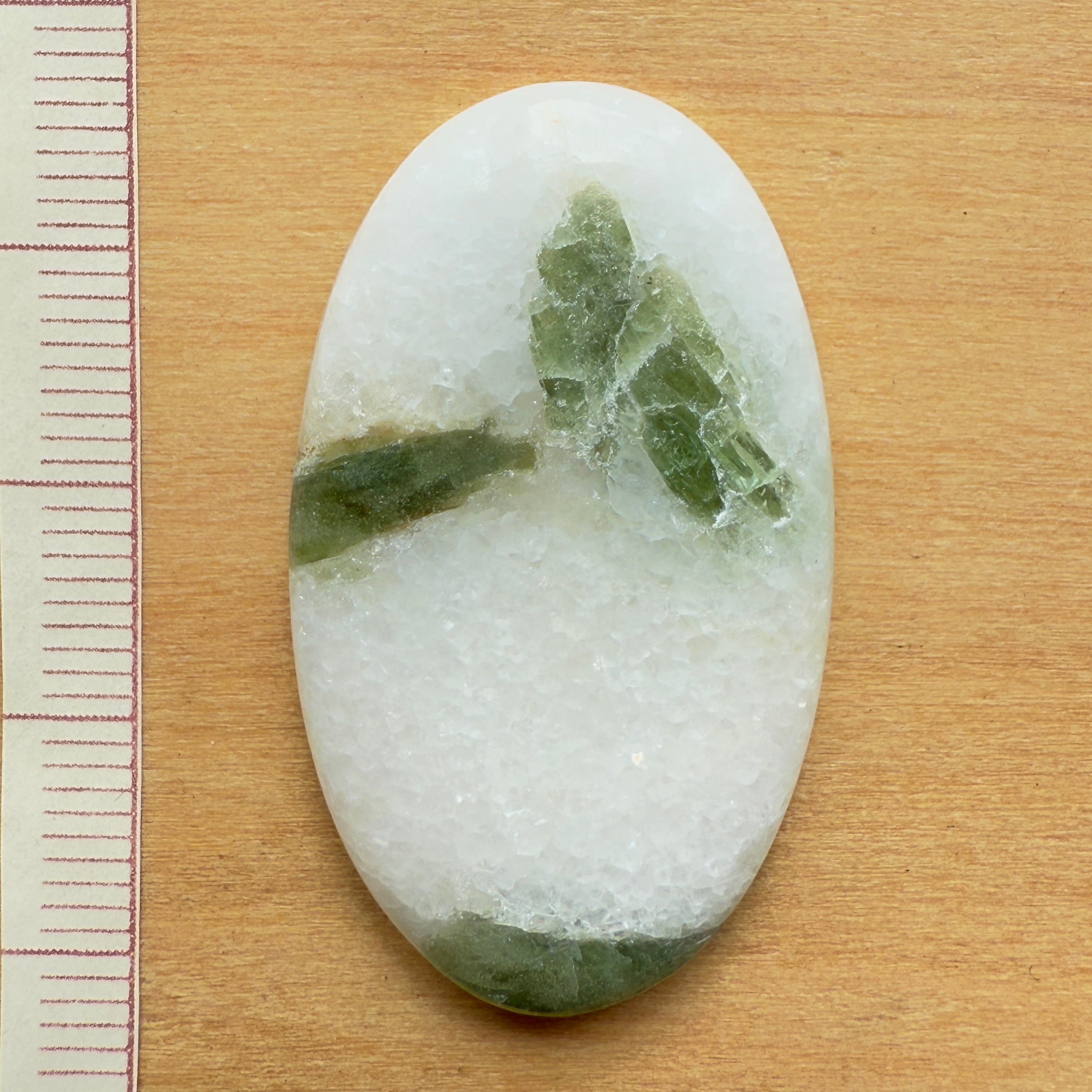 Cabochon Tourmaline Verte sur Quartz
