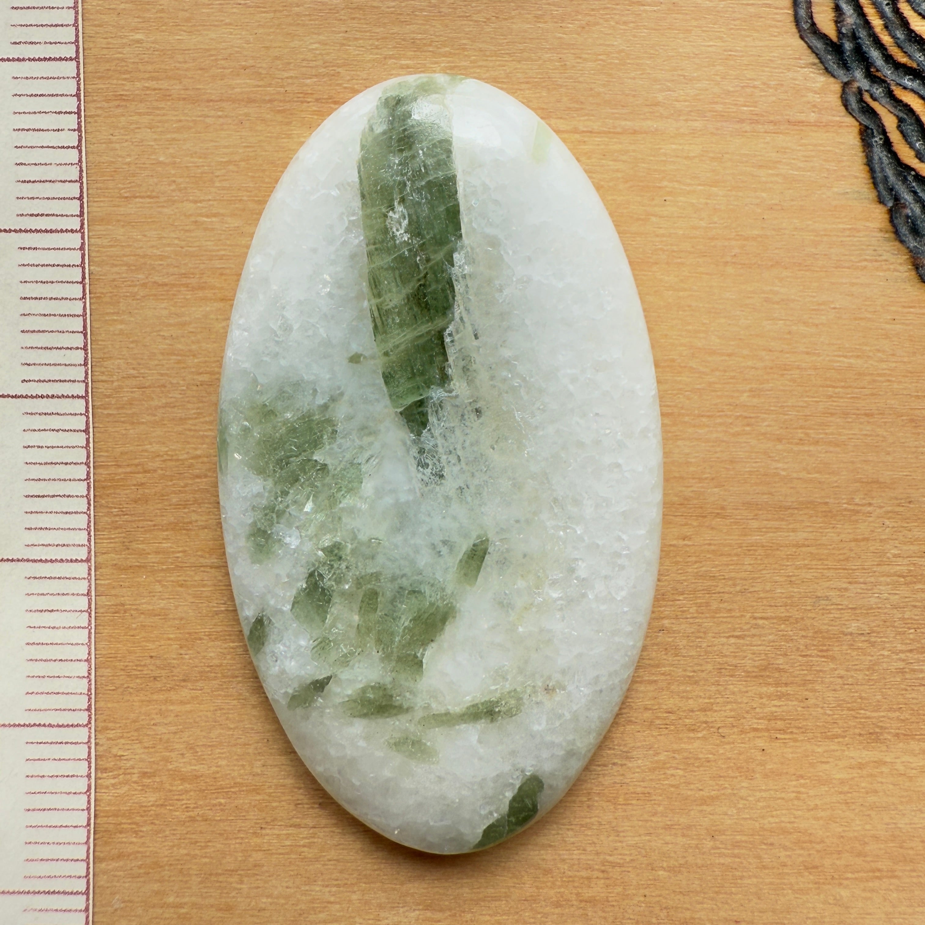 Cabochon Tourmaline Verte sur Quartz