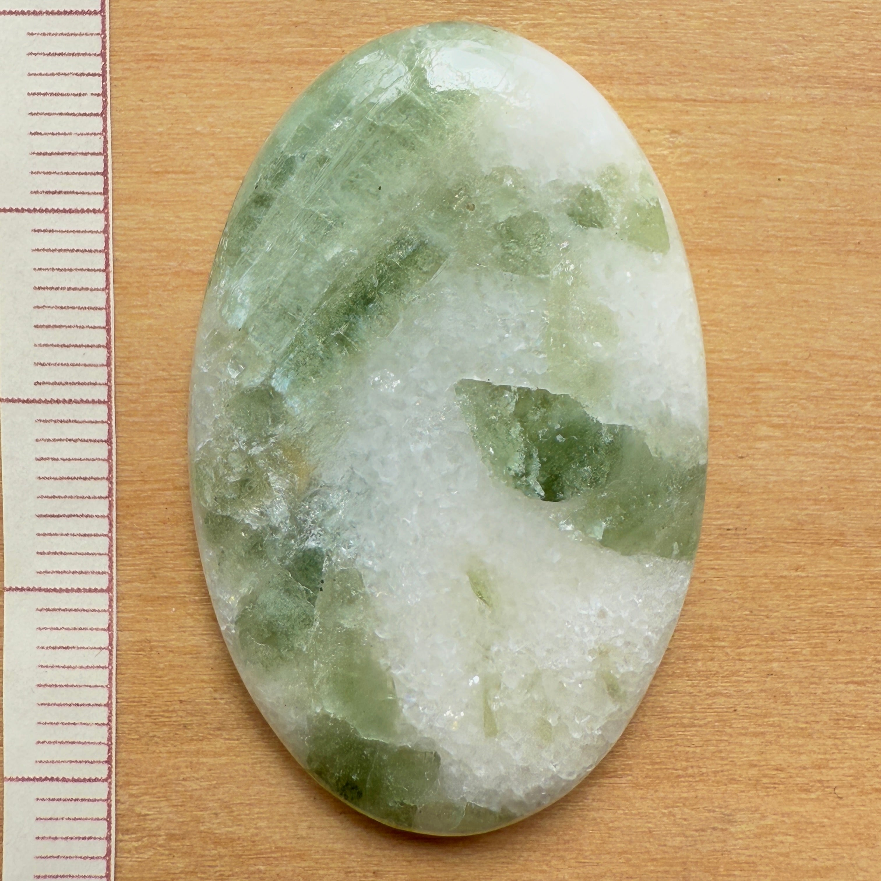 Cabochon Tourmaline Verte sur Quartz