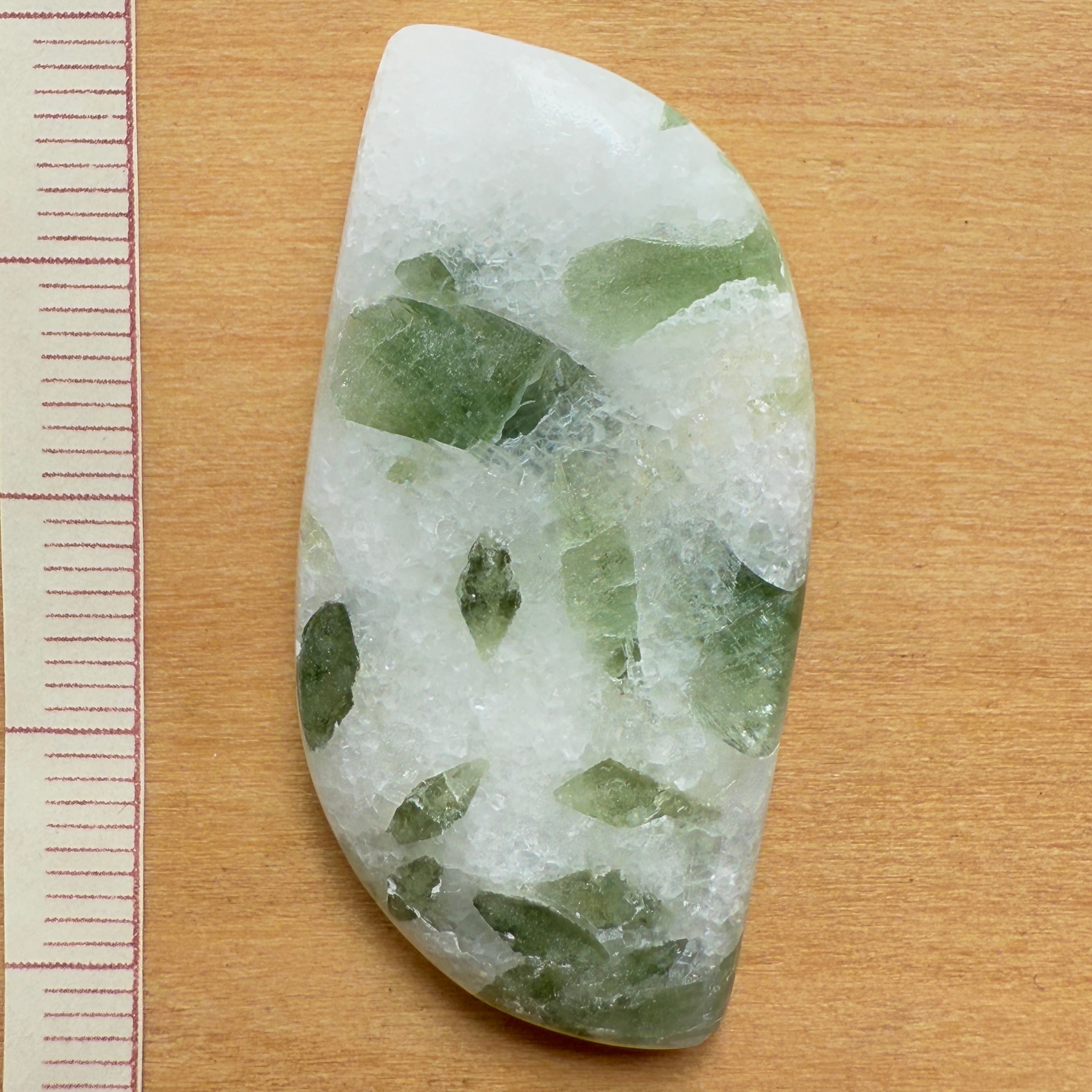 Cabochon Tourmaline Verte sur Quartz