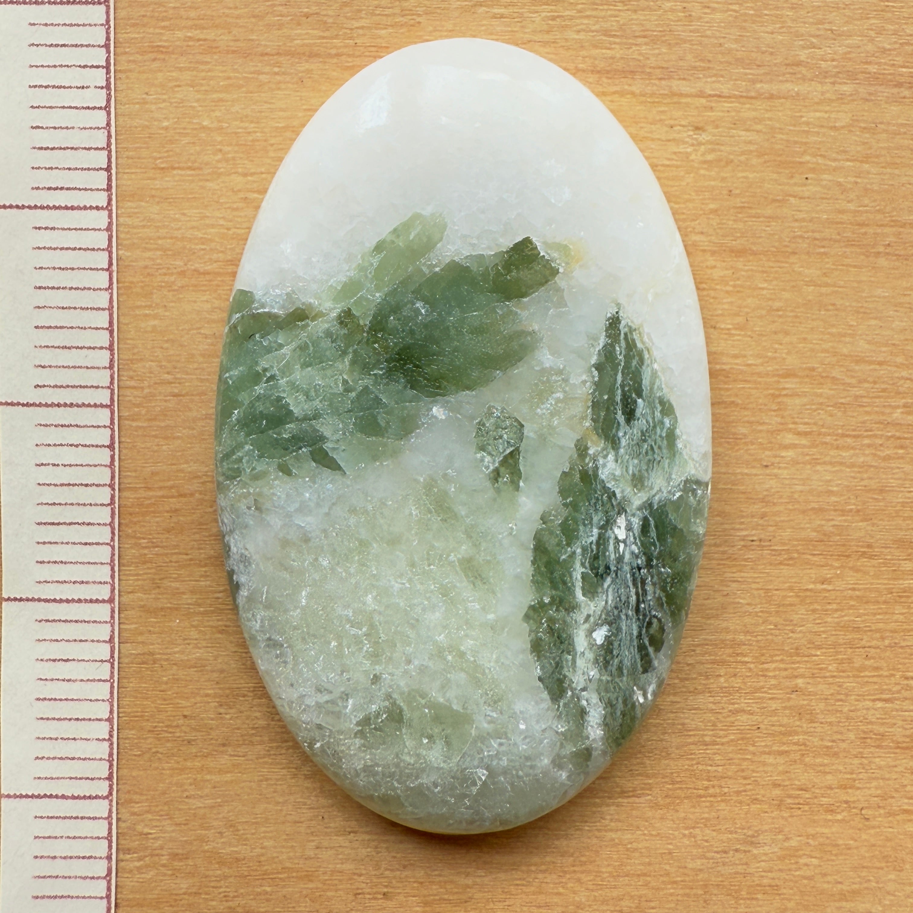 Cabochon Tourmaline Verte sur Quartz