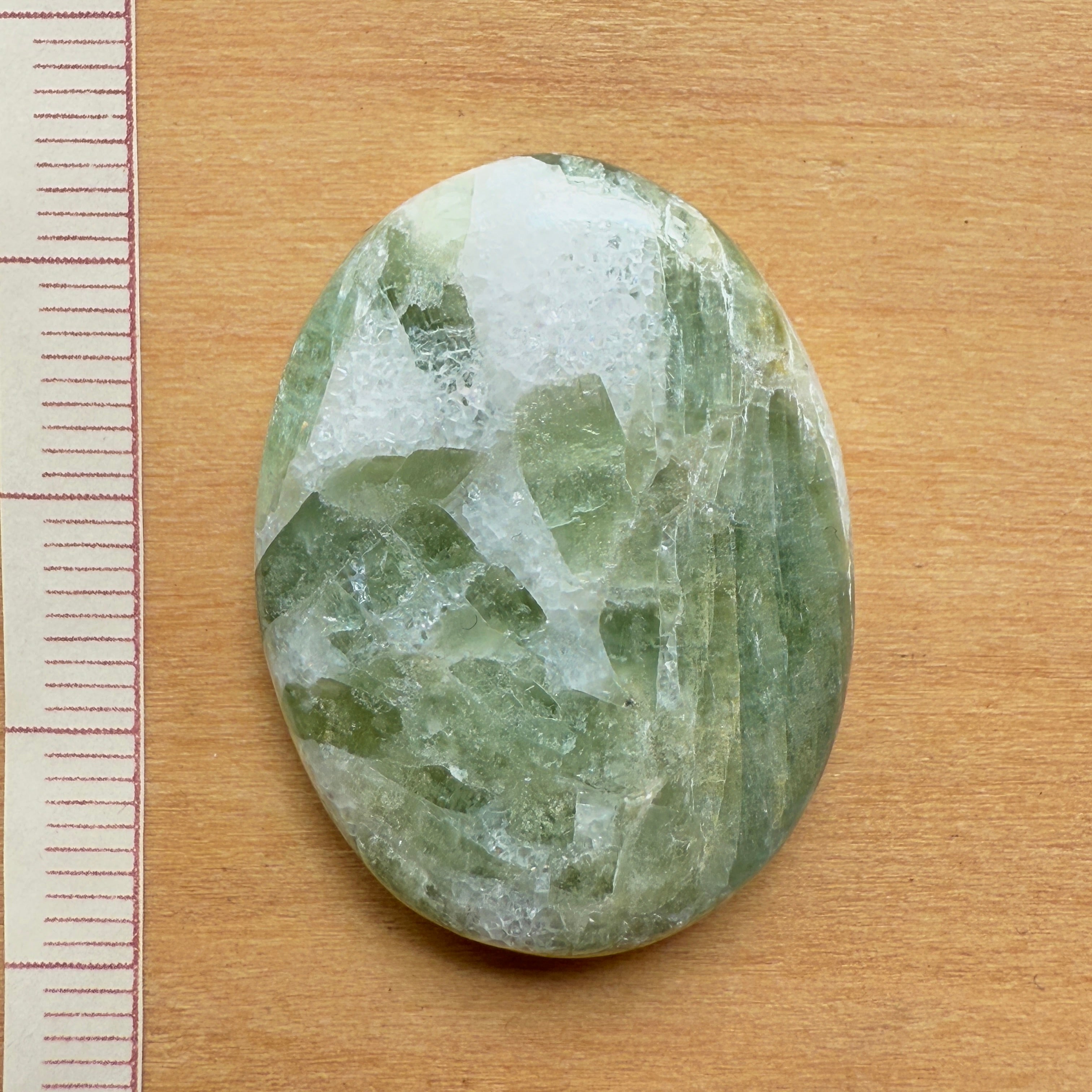 Cabochon Tourmaline Verte sur Quartz