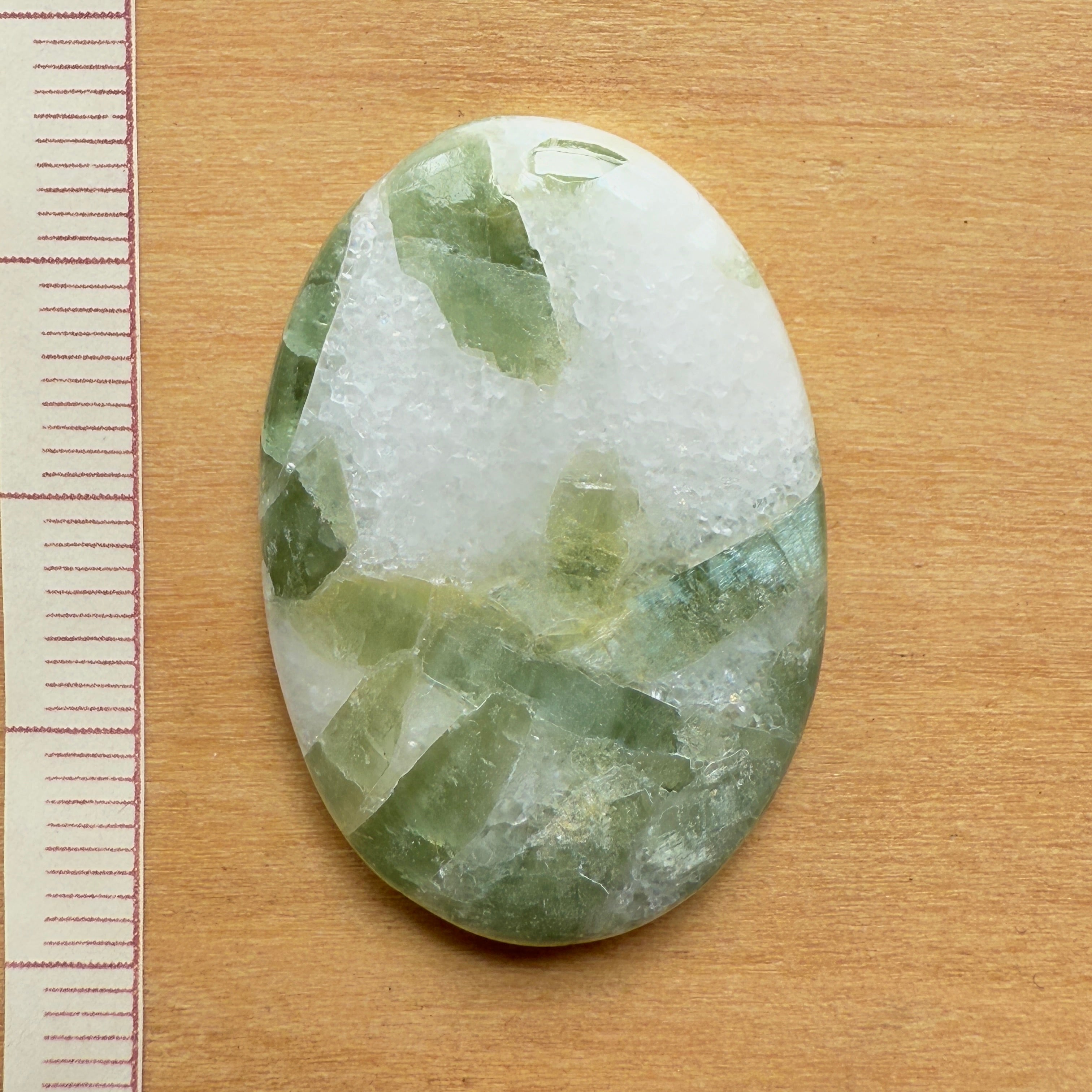 Cabochon Tourmaline Verte sur Quartz