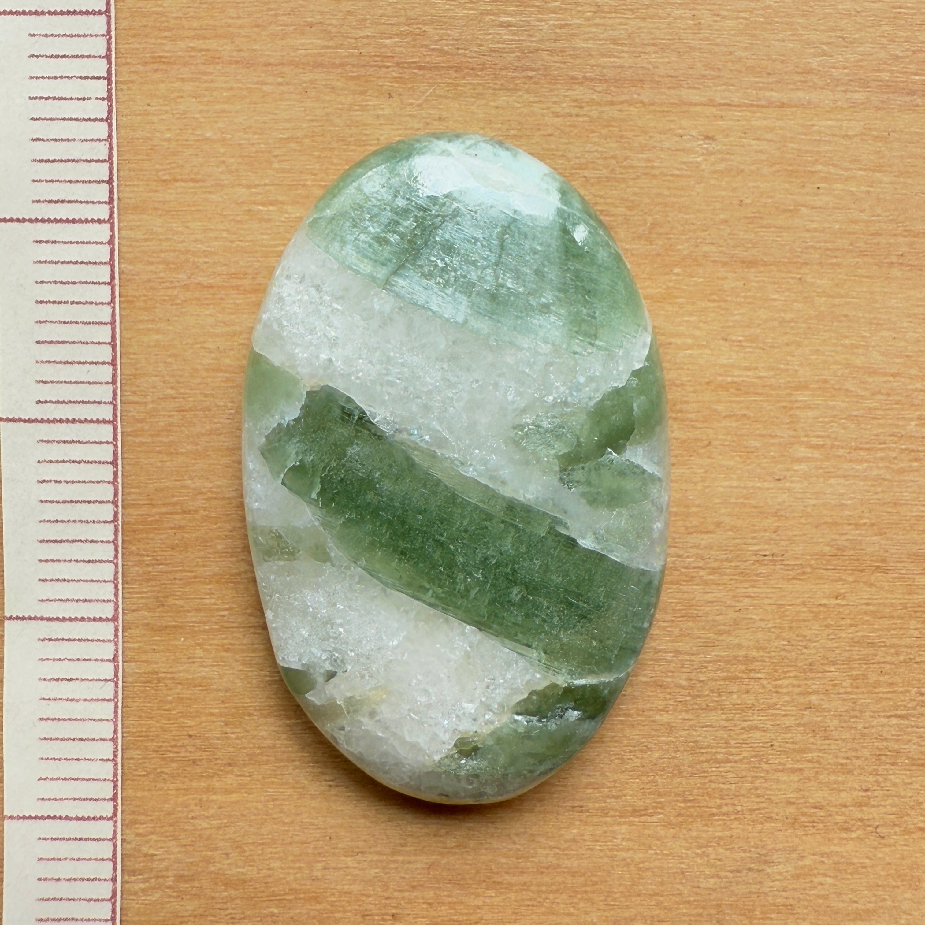 Cabochon Tourmaline Verte sur Quartz