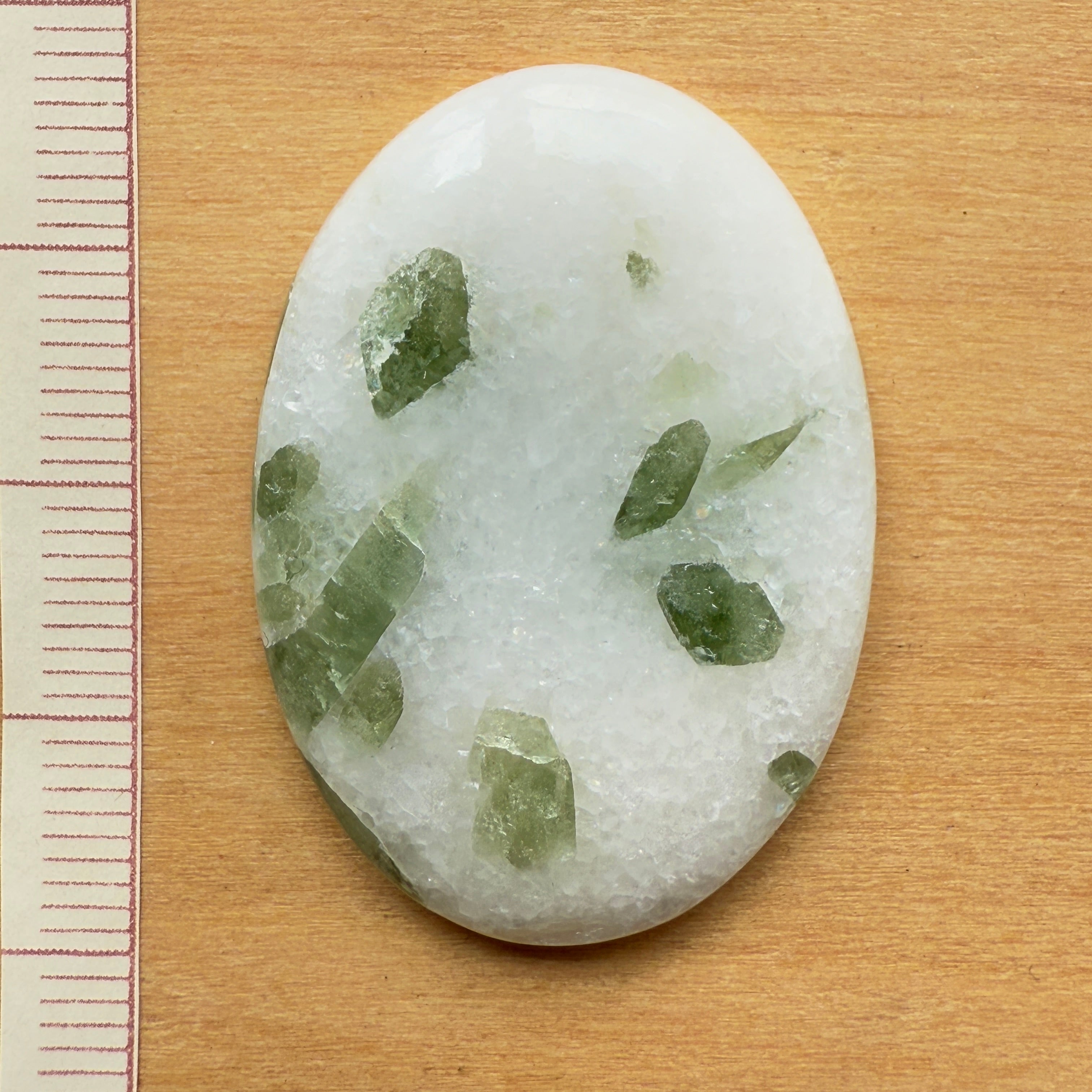 Cabochon Tourmaline Verte sur Quartz