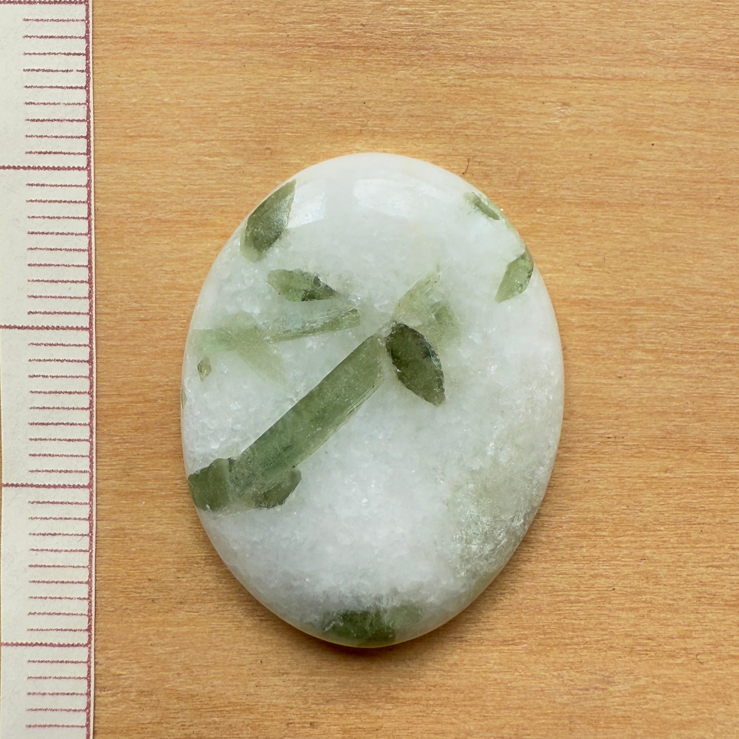 Cabochon Tourmaline Verte sur Quartz