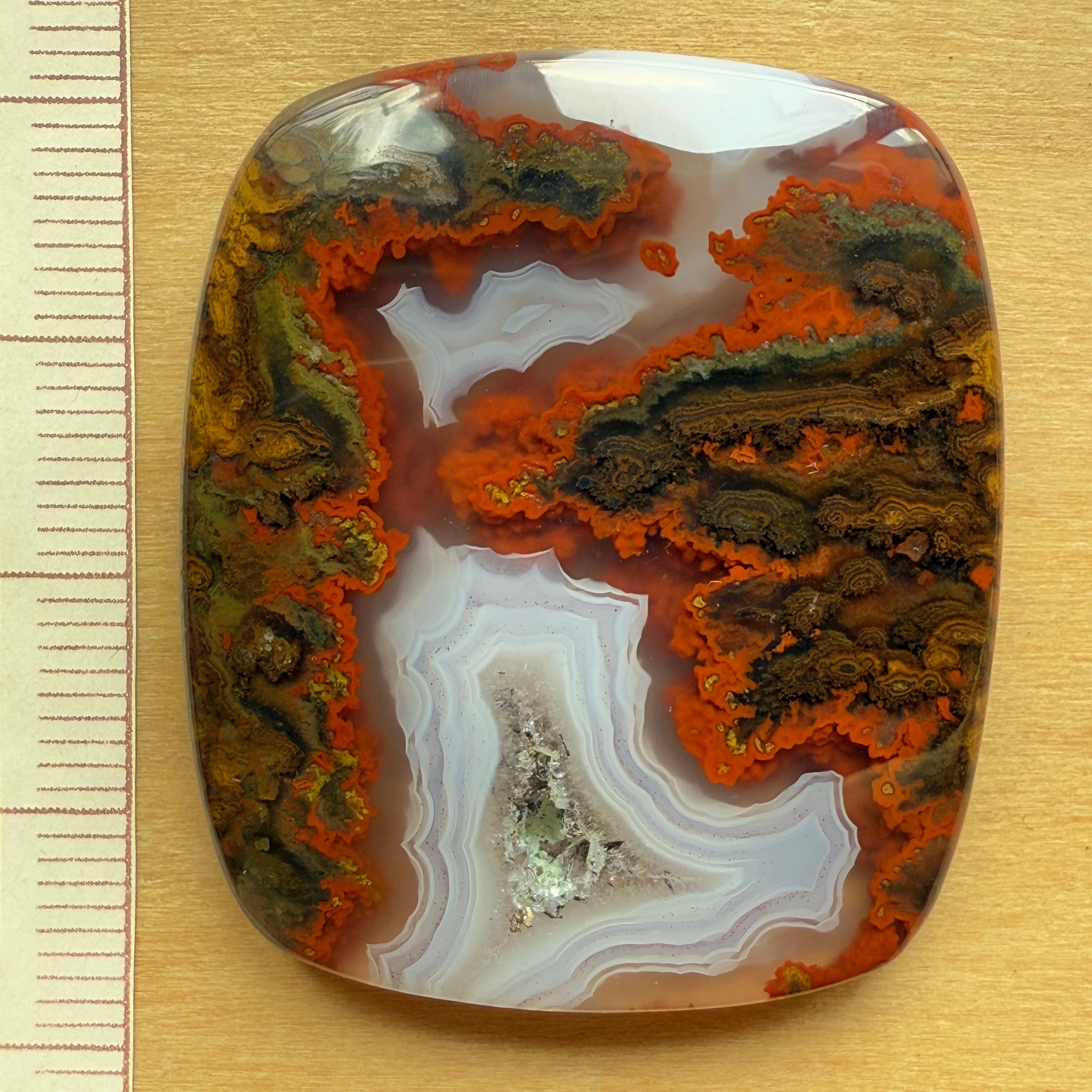 Cabochon Agate Seam