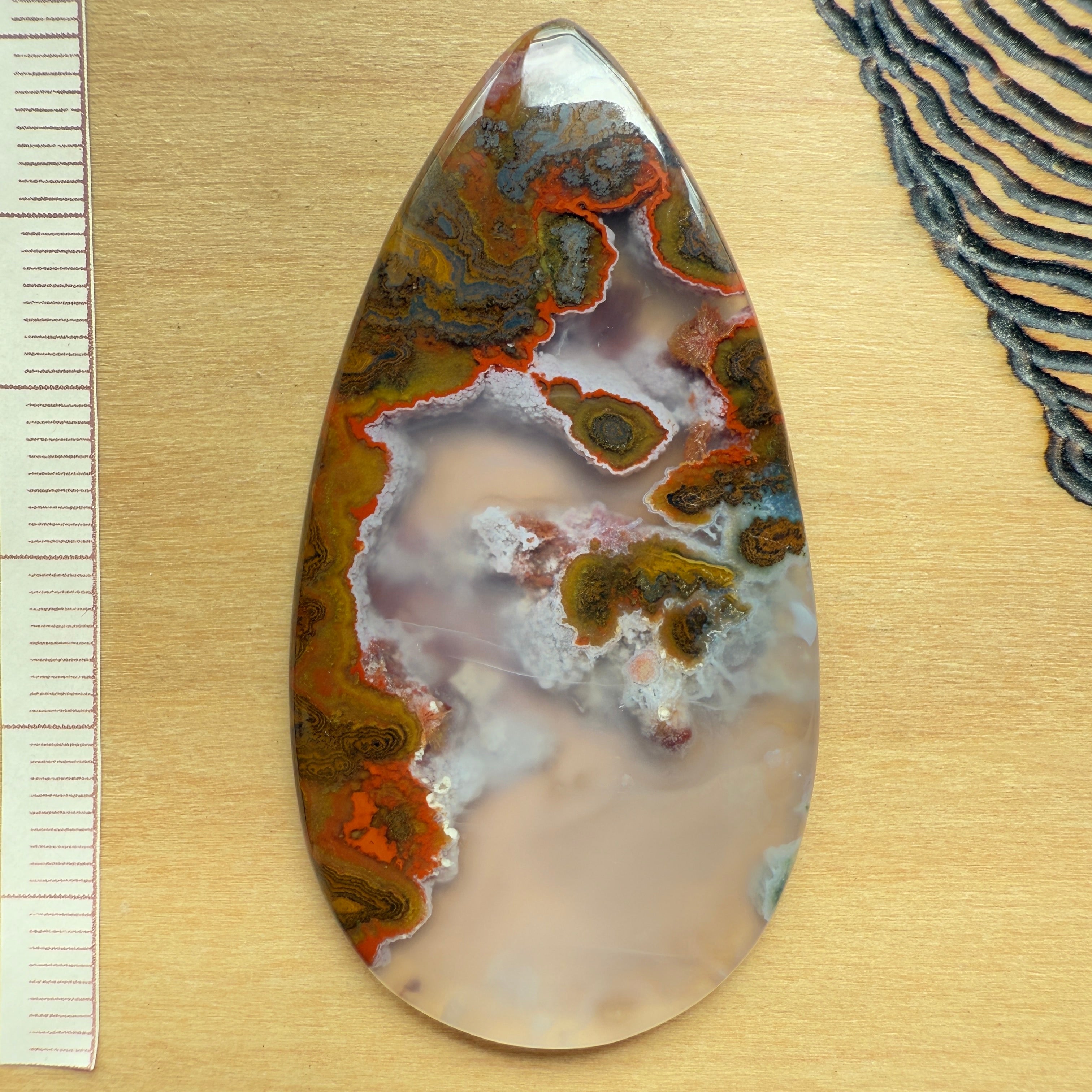 Cabochon Agate Seam