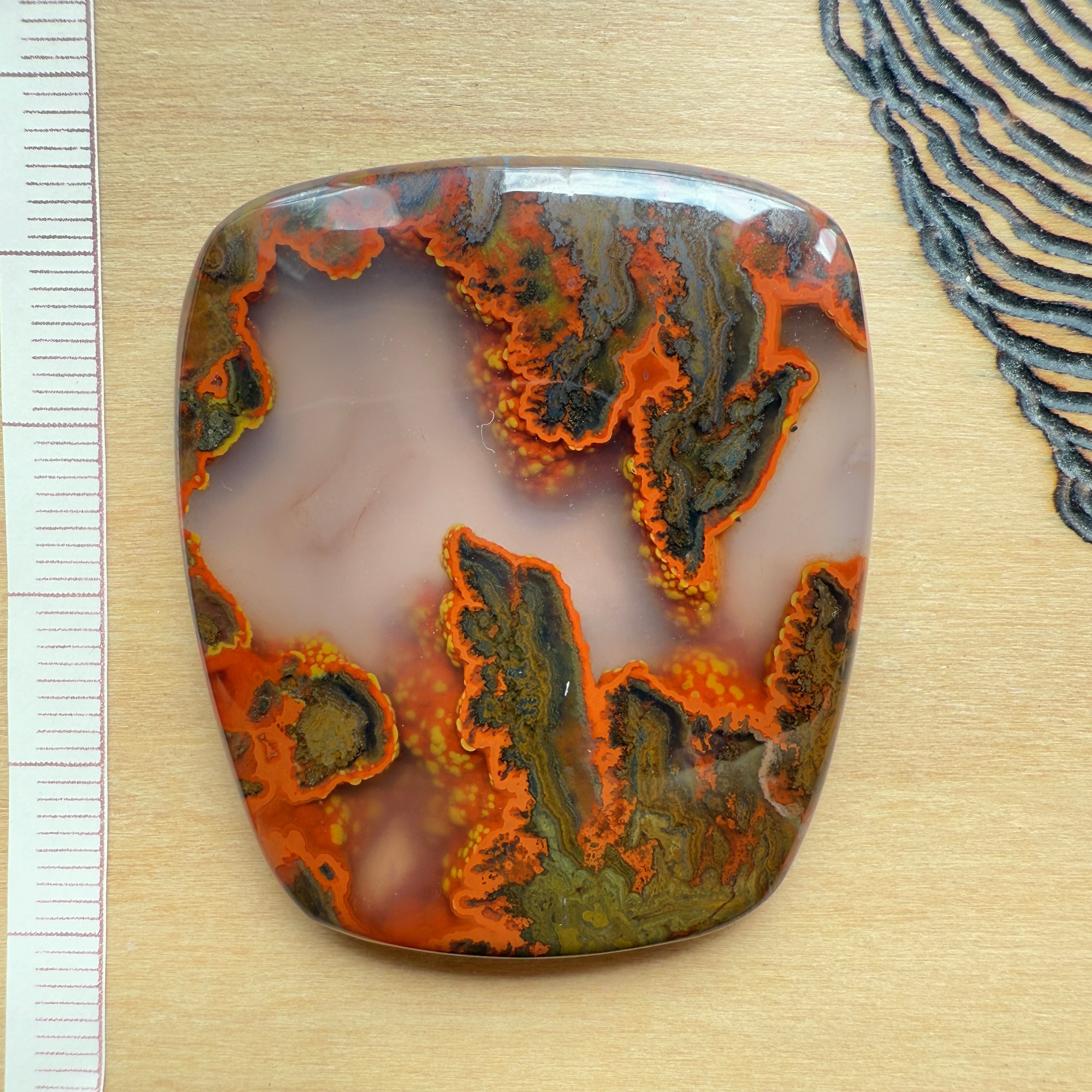 Cabochon Agate Seam