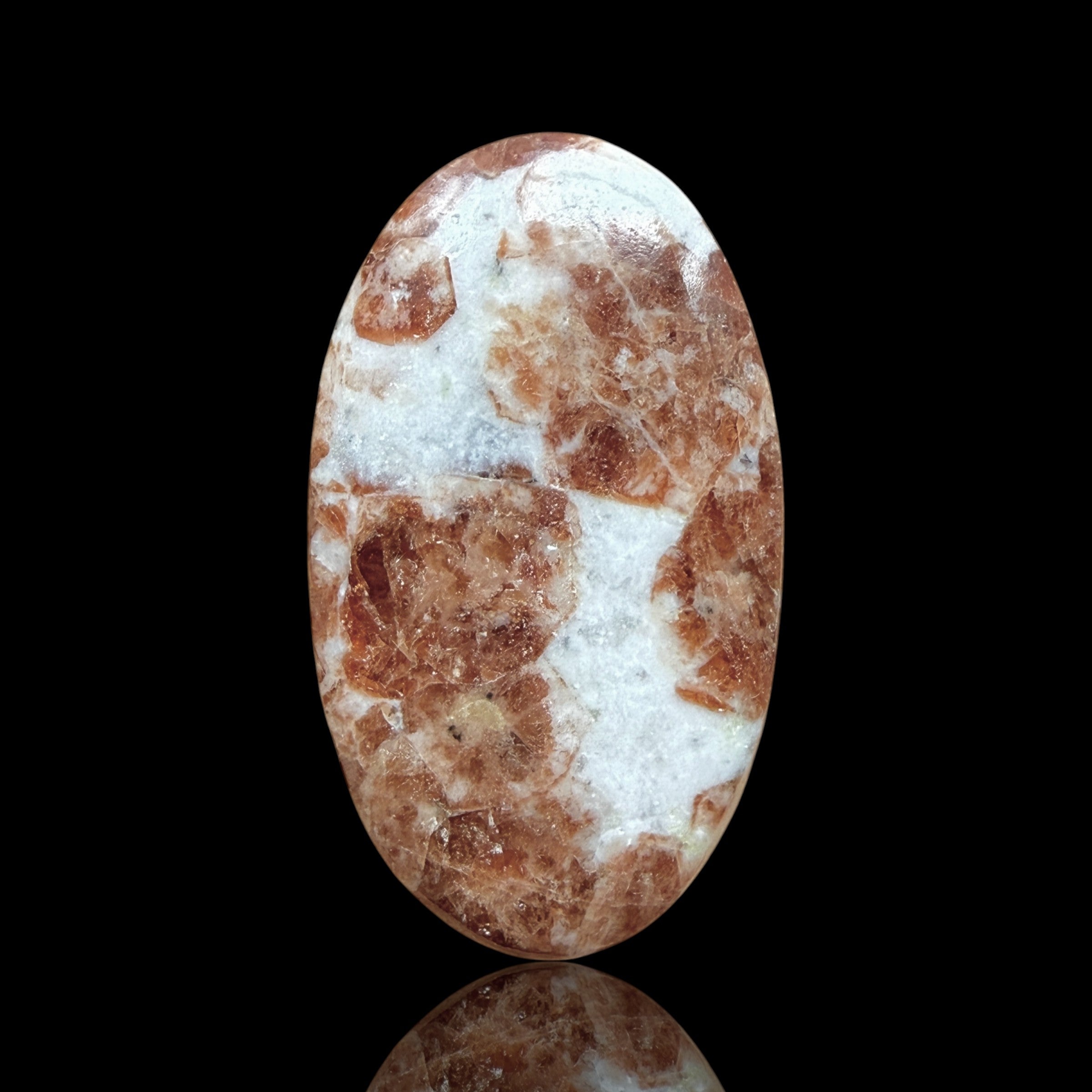 Cabochon Grenat dans Wollastonite