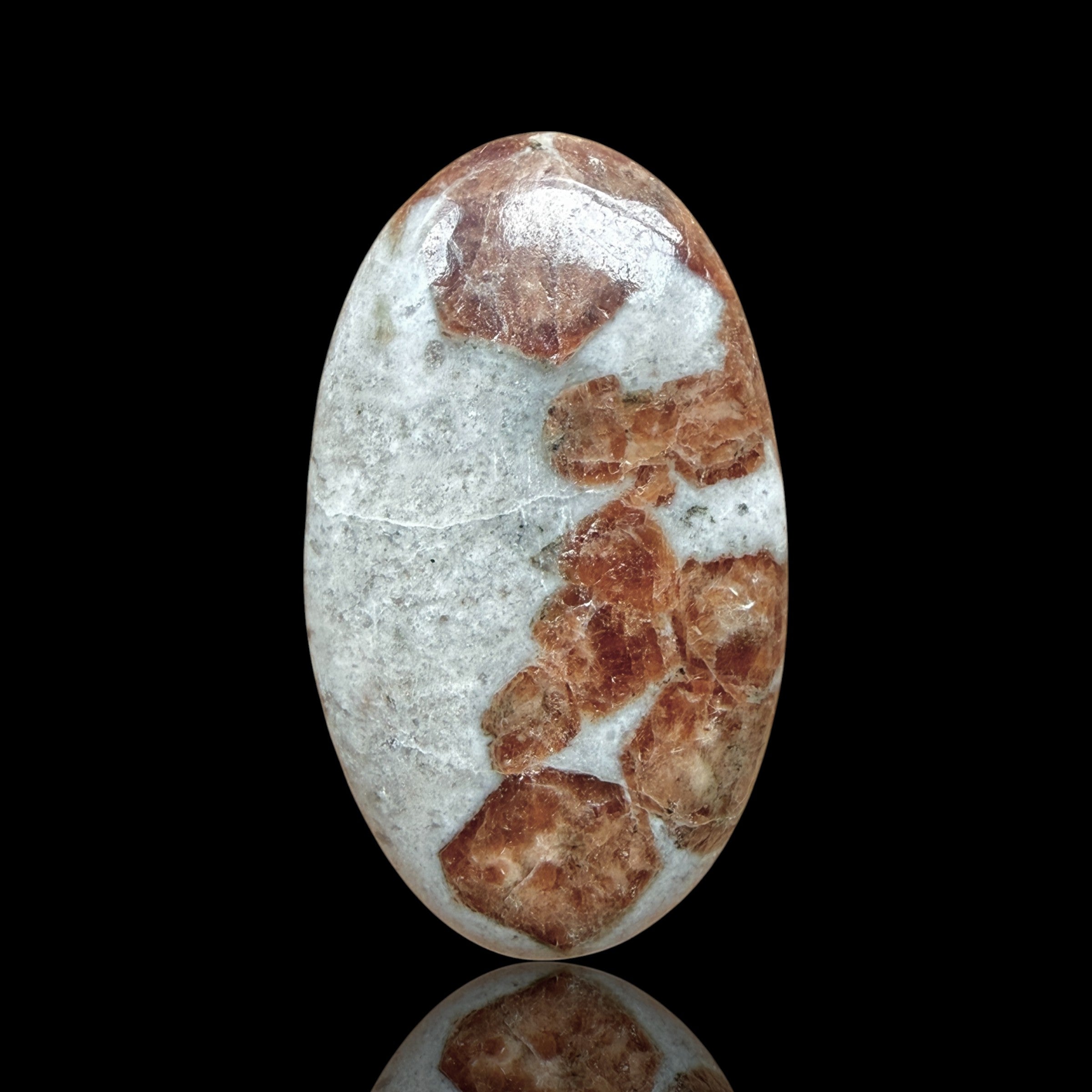 Cabochon Grenat dans Wollastonite