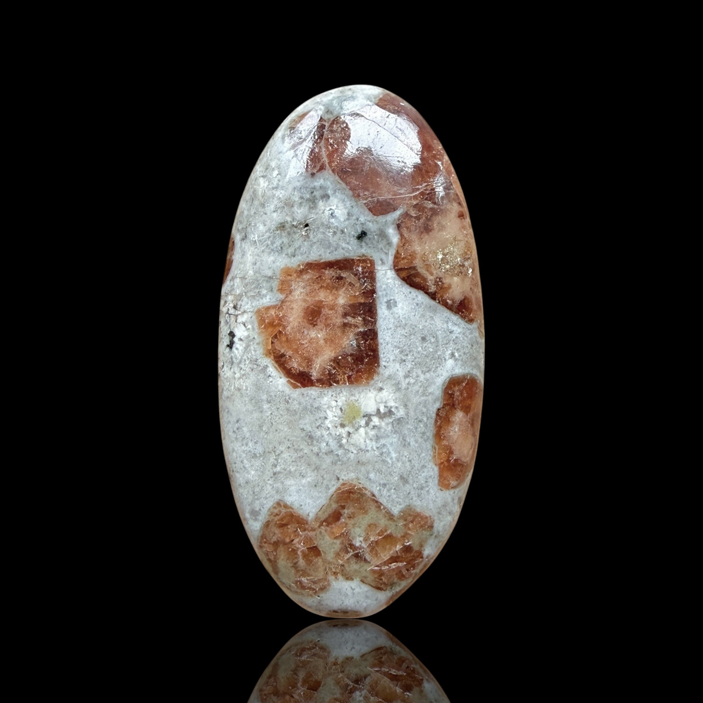 Cabochon Grenat dans Wollastonite