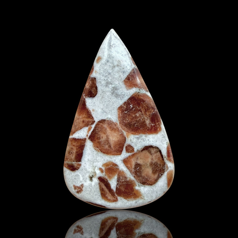 Cabochon Grenat dans Wollastonite