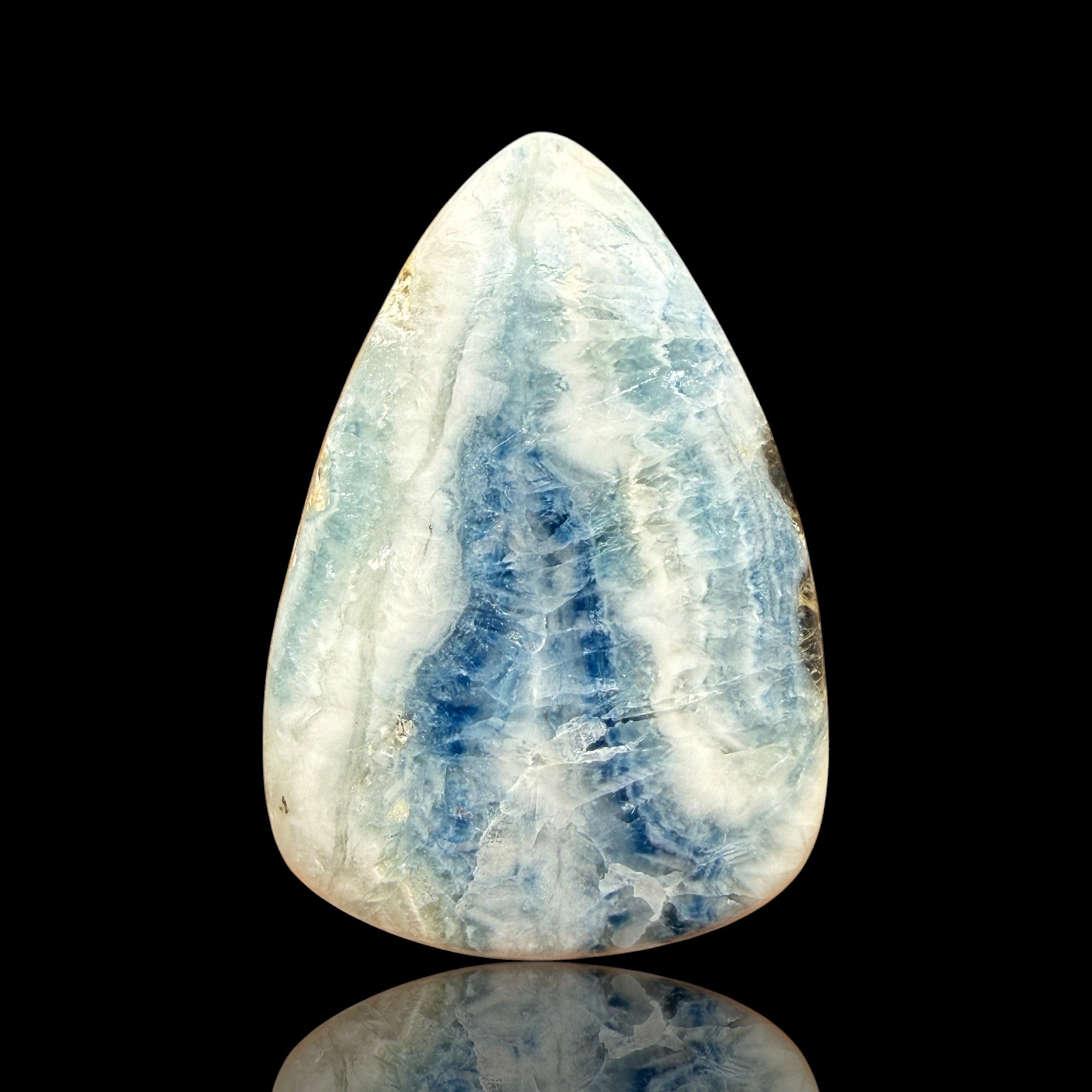 Cabochon Scheelite