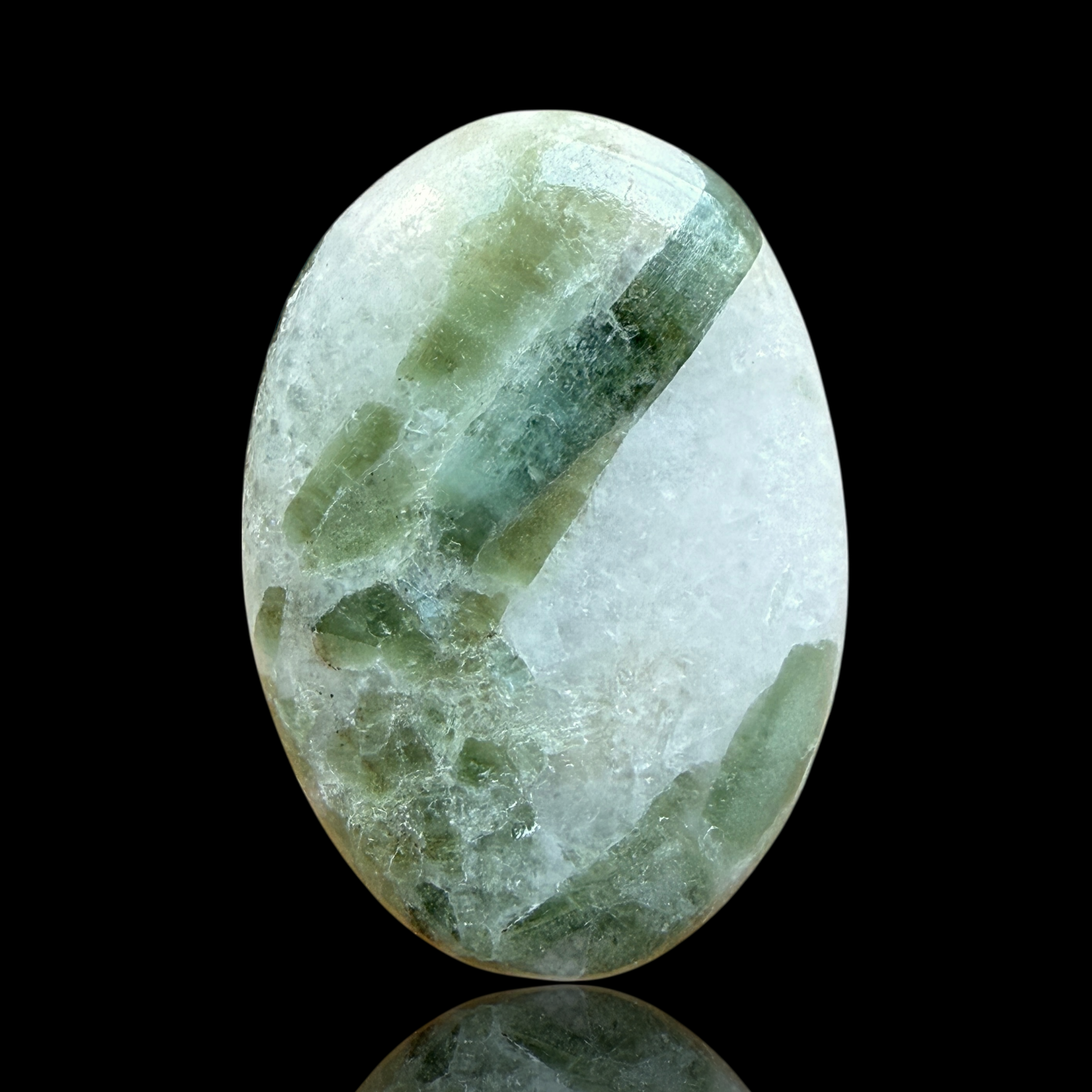 Cabochon Tourmaline Verte sur Quartz