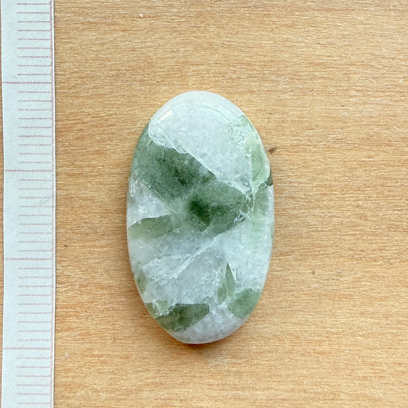 Cabochon Tourmaline Verte sur Quartz