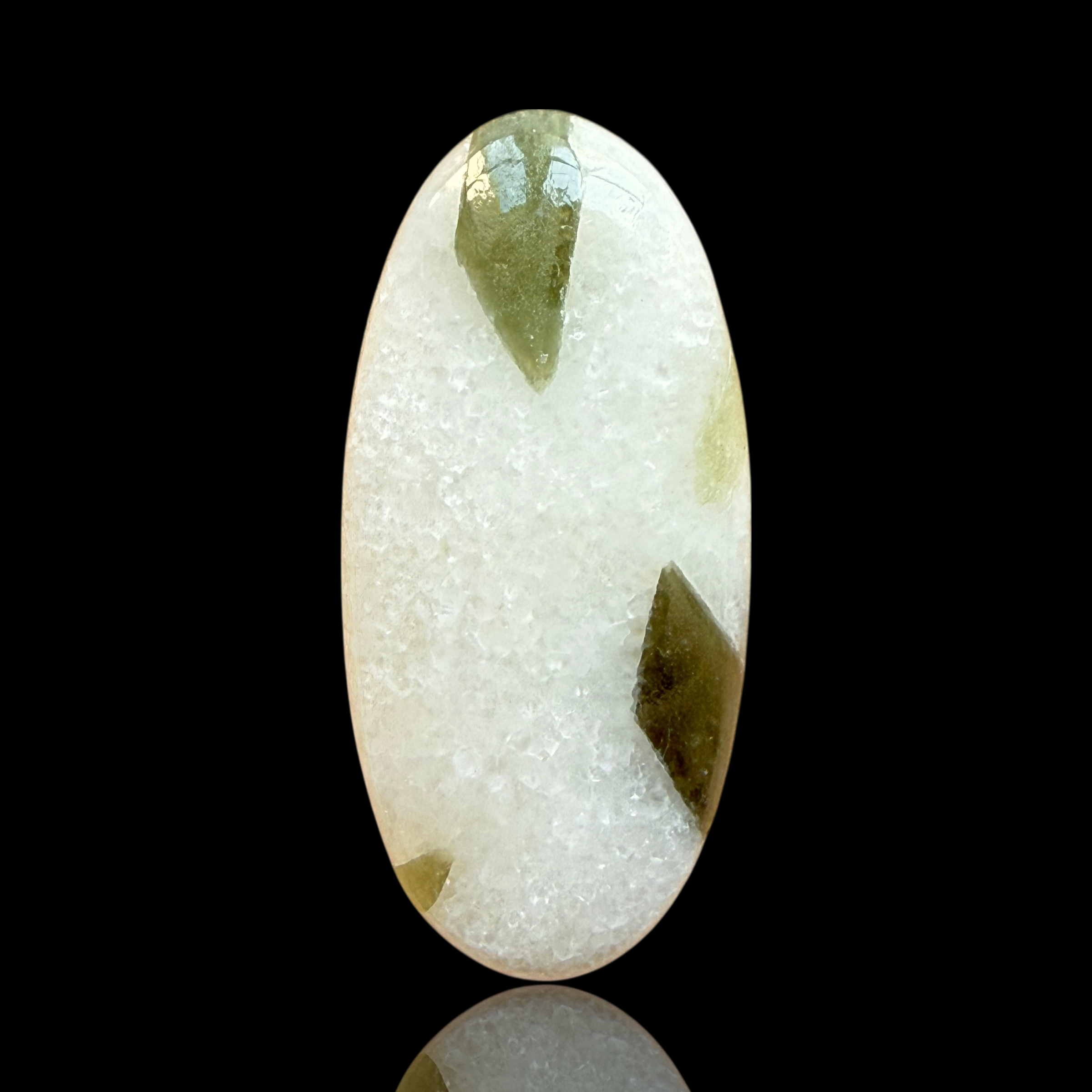 Cabochon Tourmaline Verte sur Quartz
