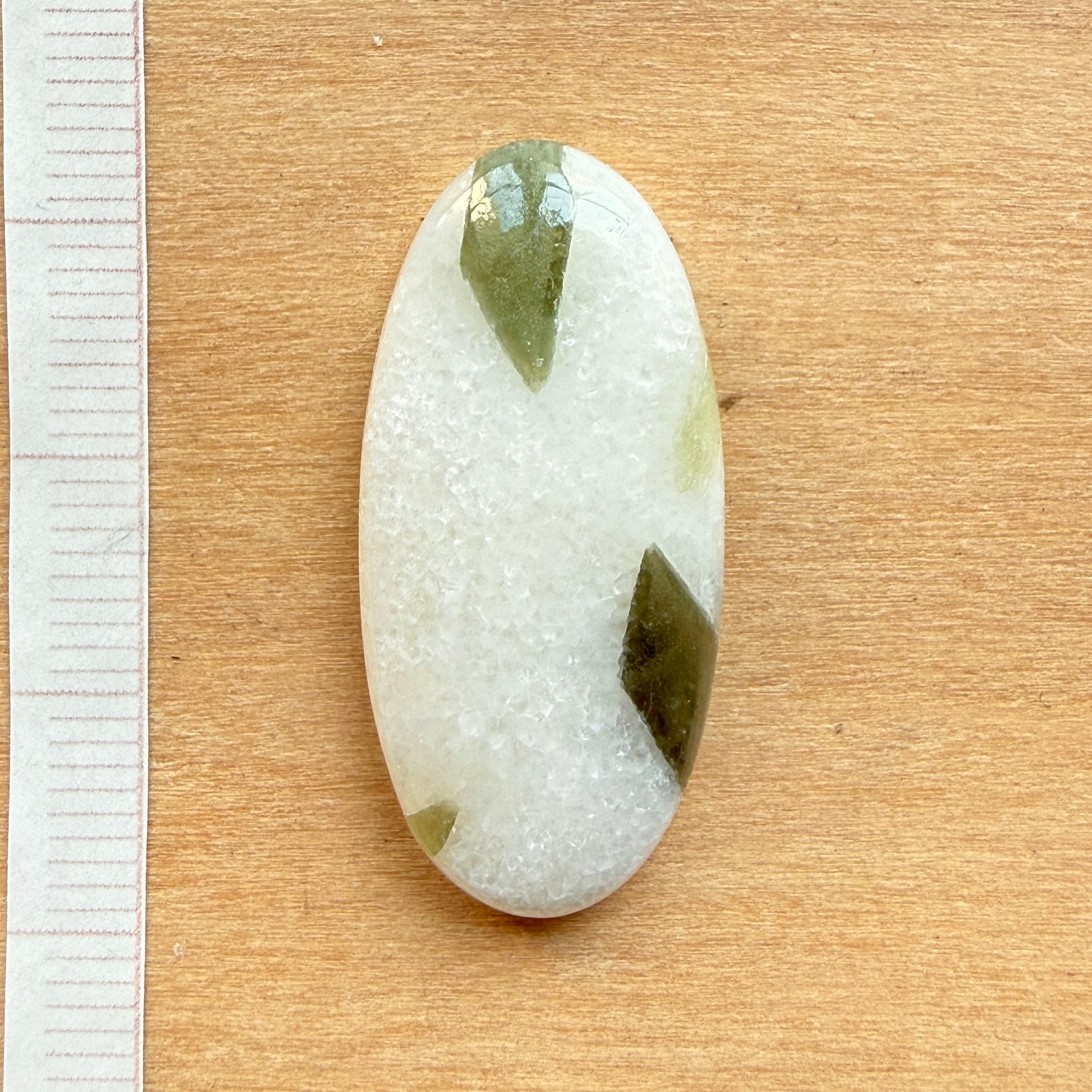 Cabochon Tourmaline Verte sur Quartz