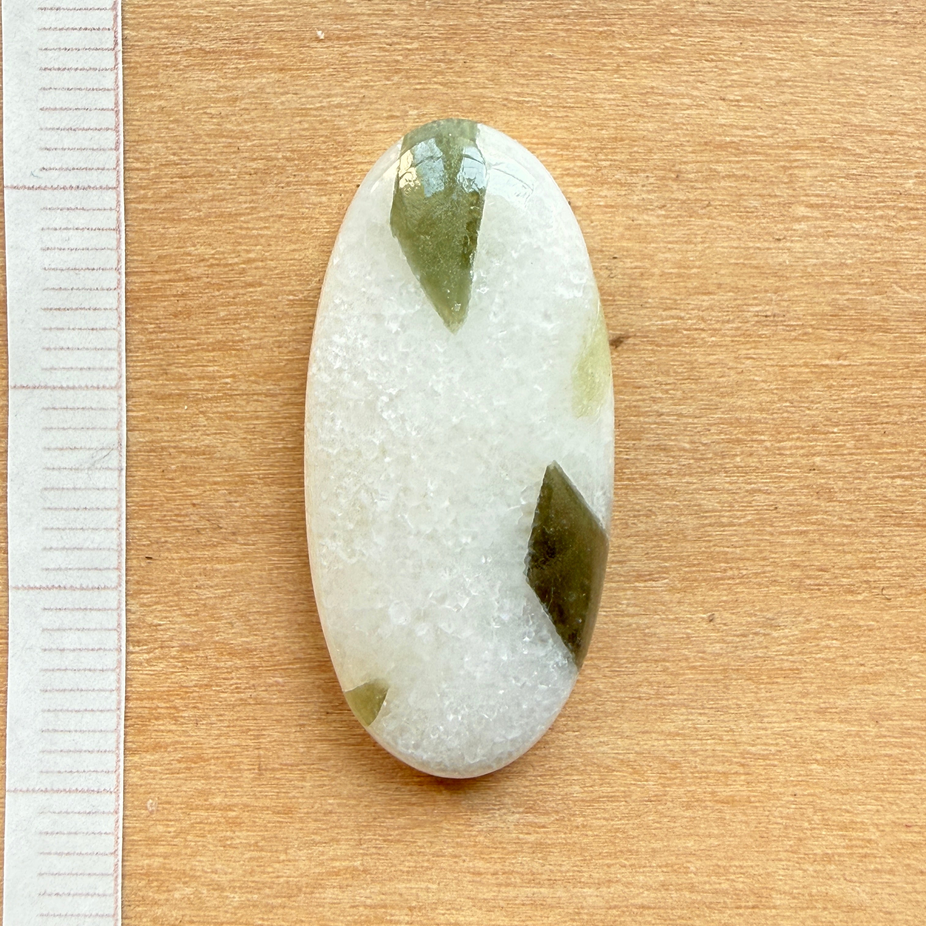 Cabochon Tourmaline Verte sur Quartz