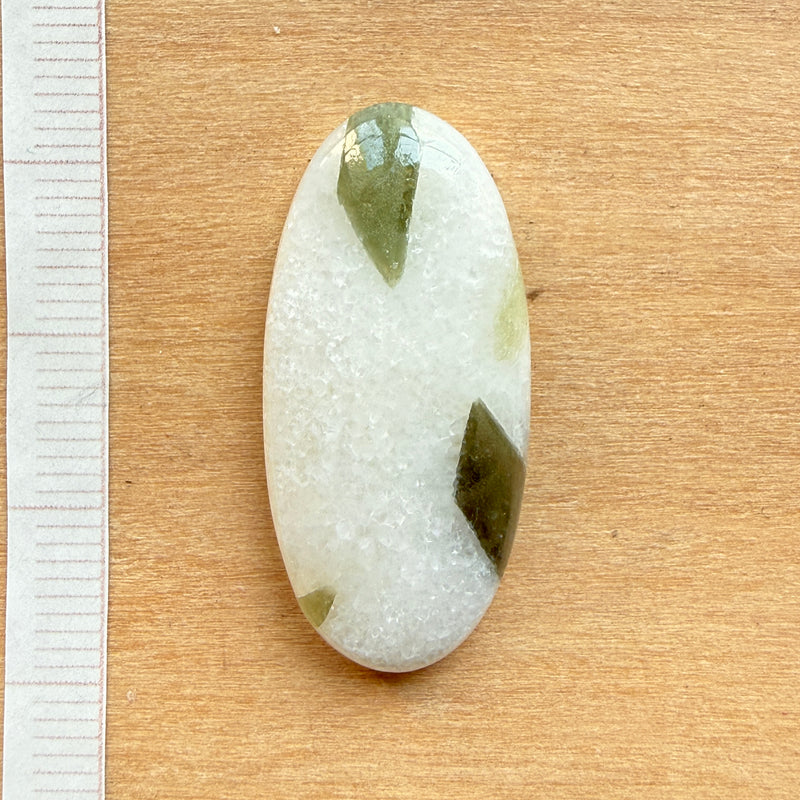 Cabochon Tourmaline Verte sur Quartz