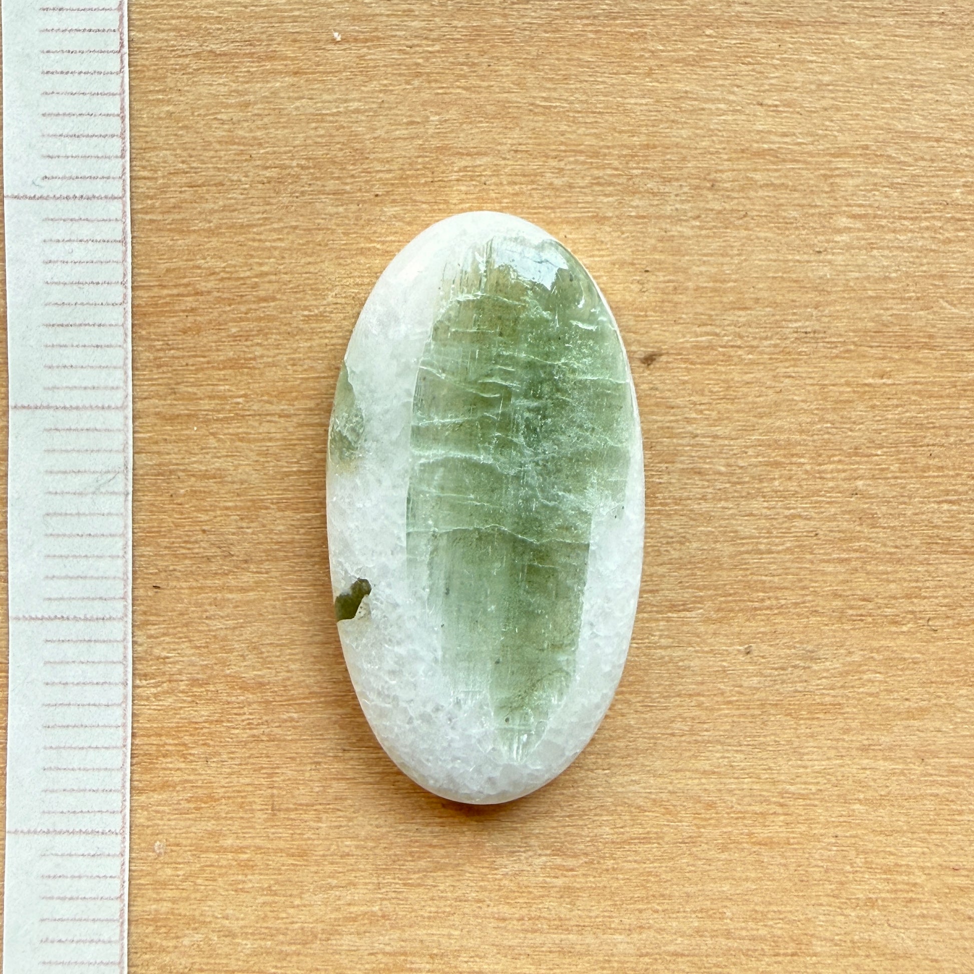 Cabochon Tourmaline Verte sur Quartz