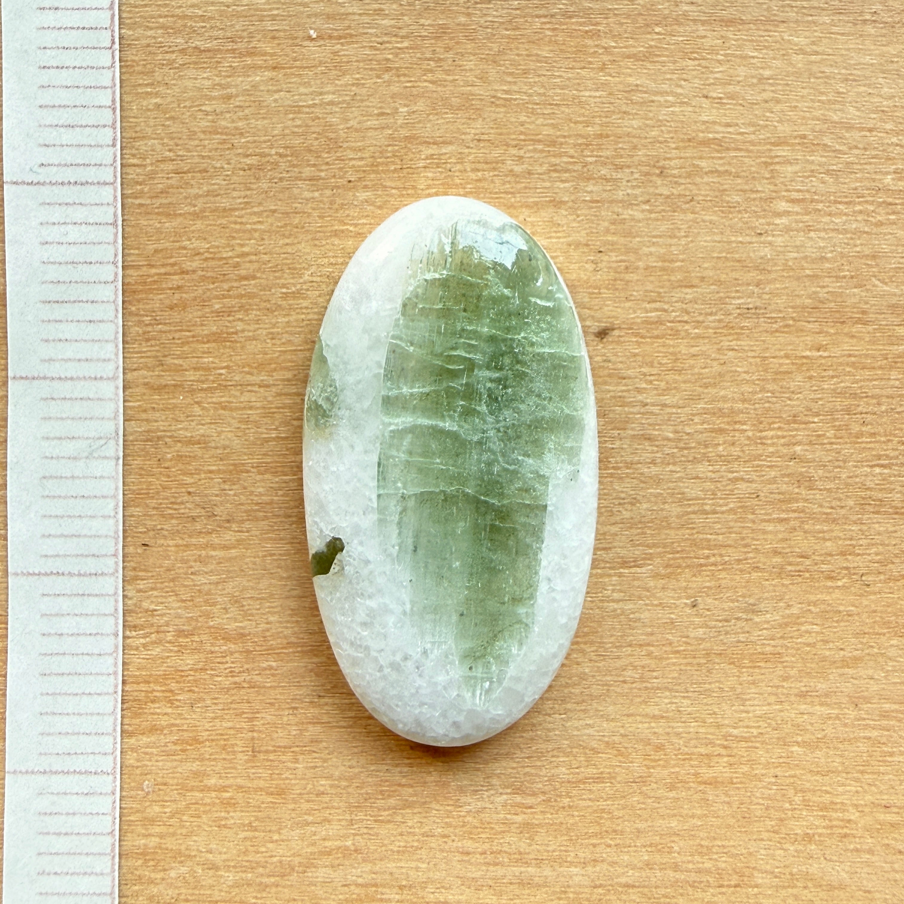 Cabochon Tourmaline Verte sur Quartz