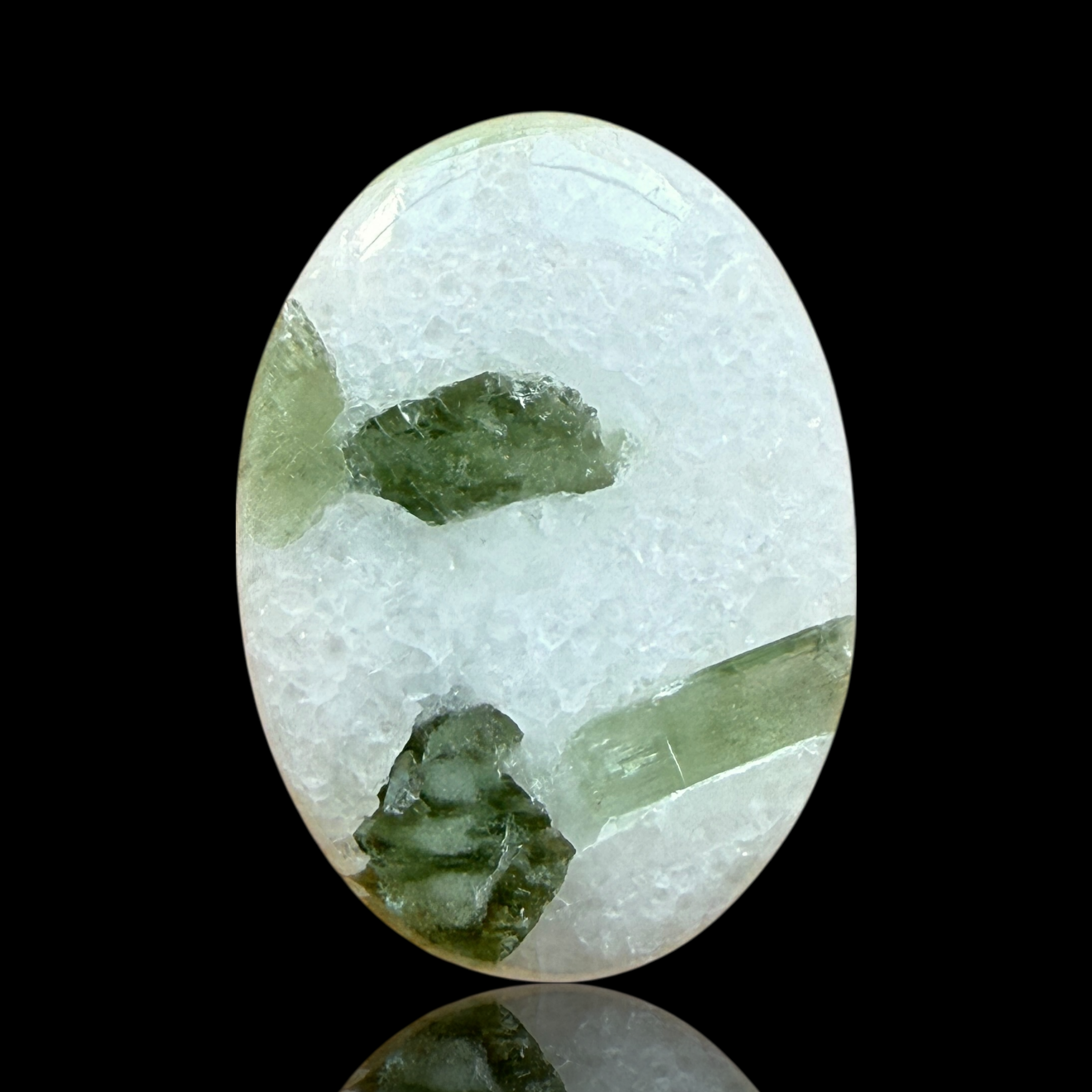 Cabochon Tourmaline Verte sur Quartz