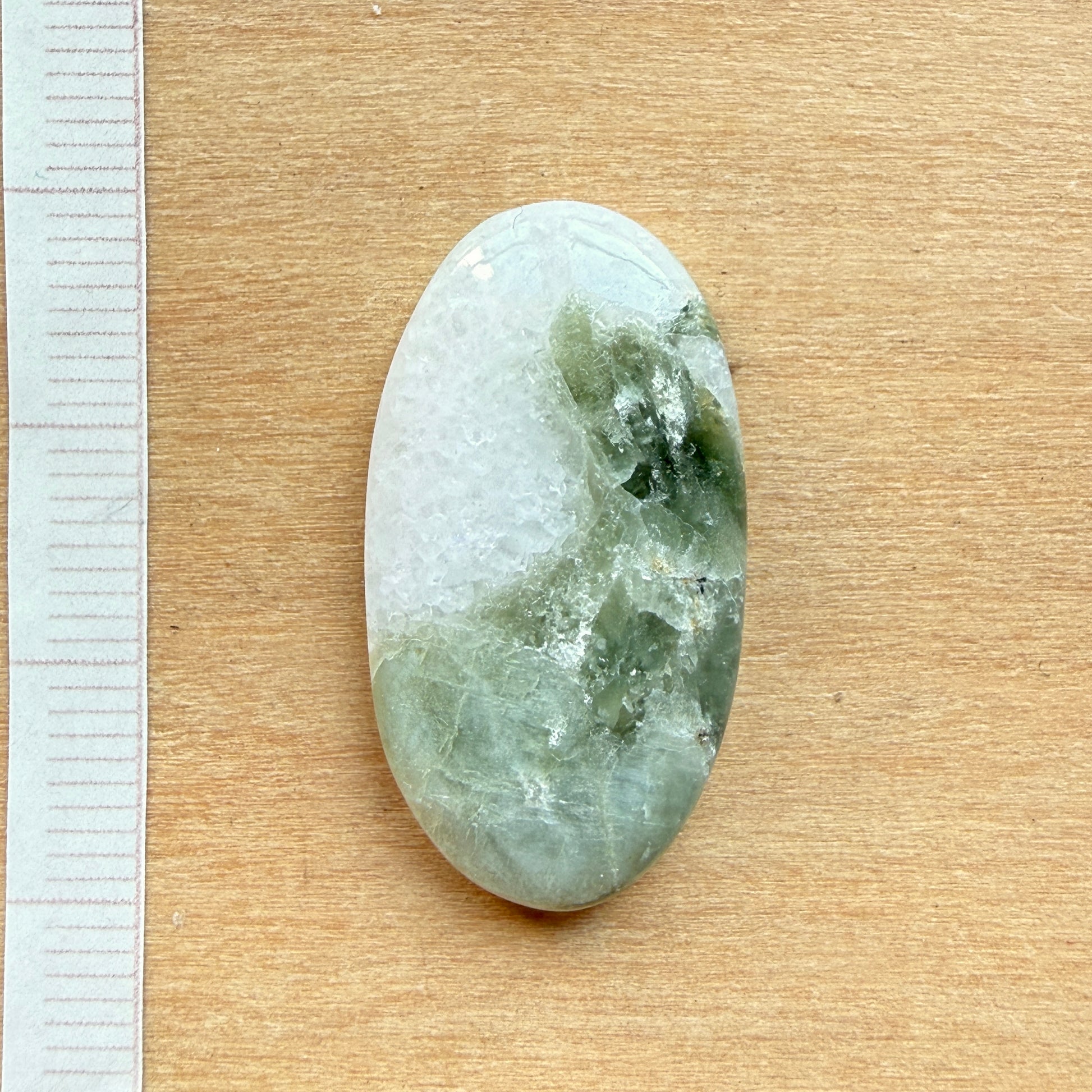 Cabochon Tourmaline Verte sur Quartz