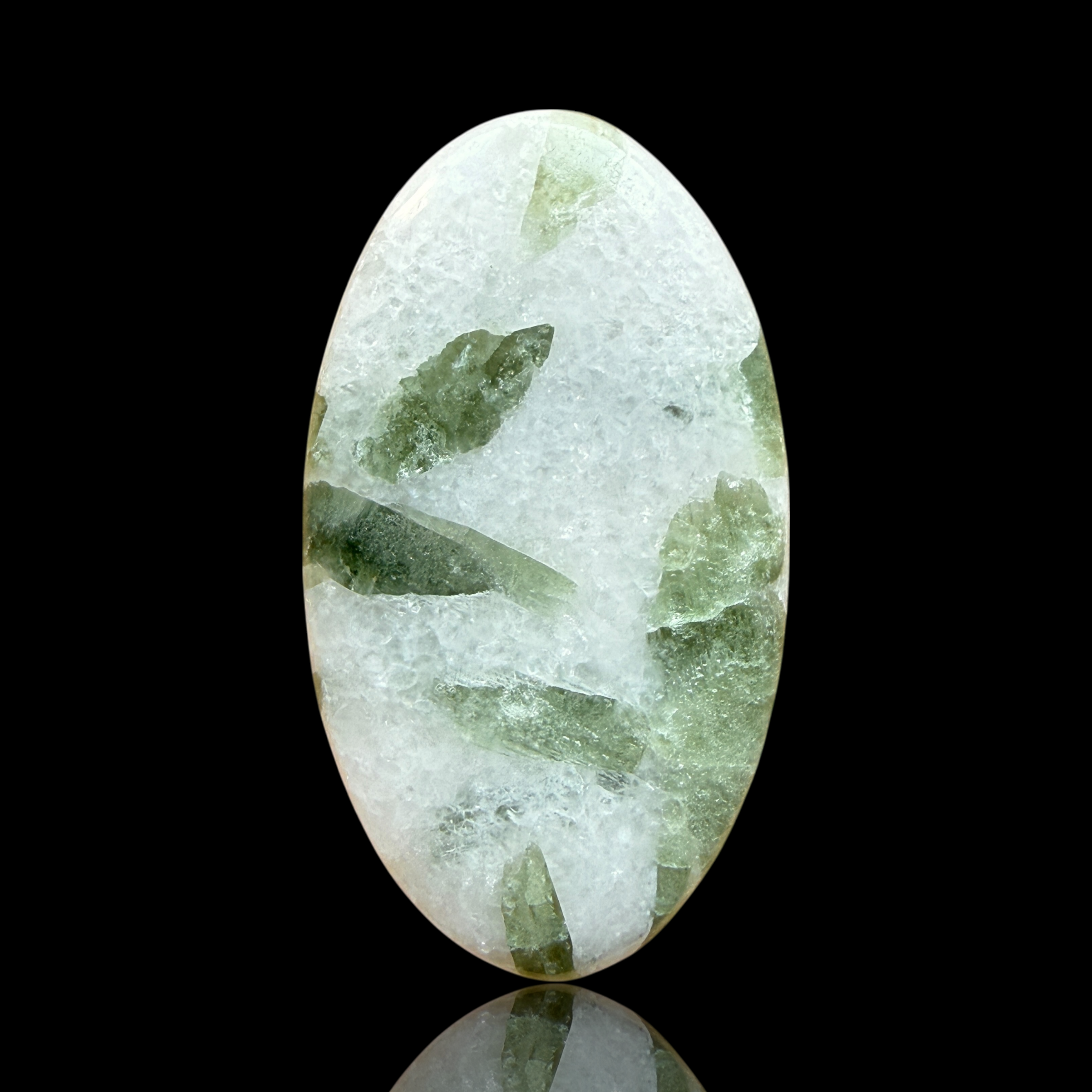 Cabochon Tourmaline Verte sur Quartz