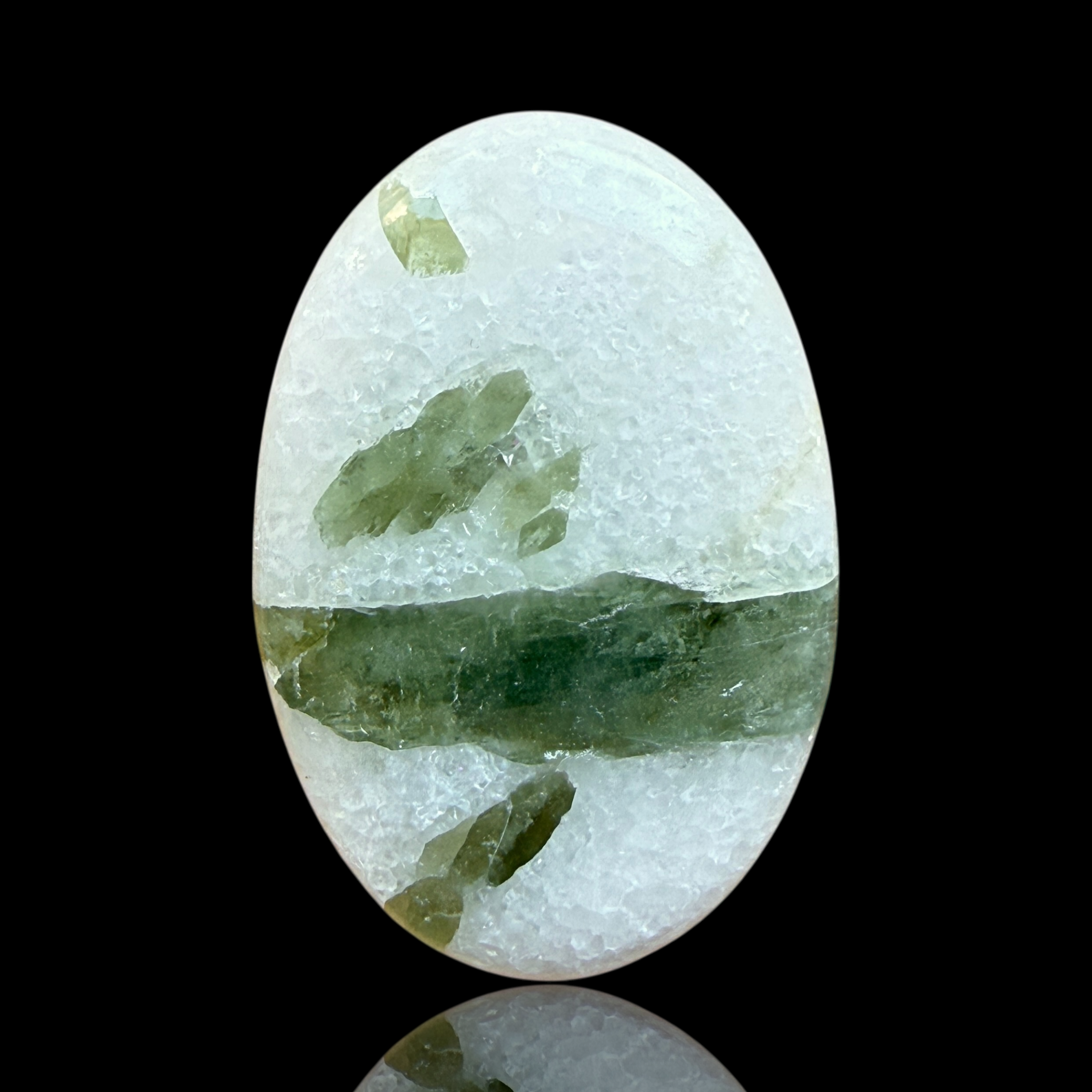 Cabochon Tourmaline Verte sur Quartz