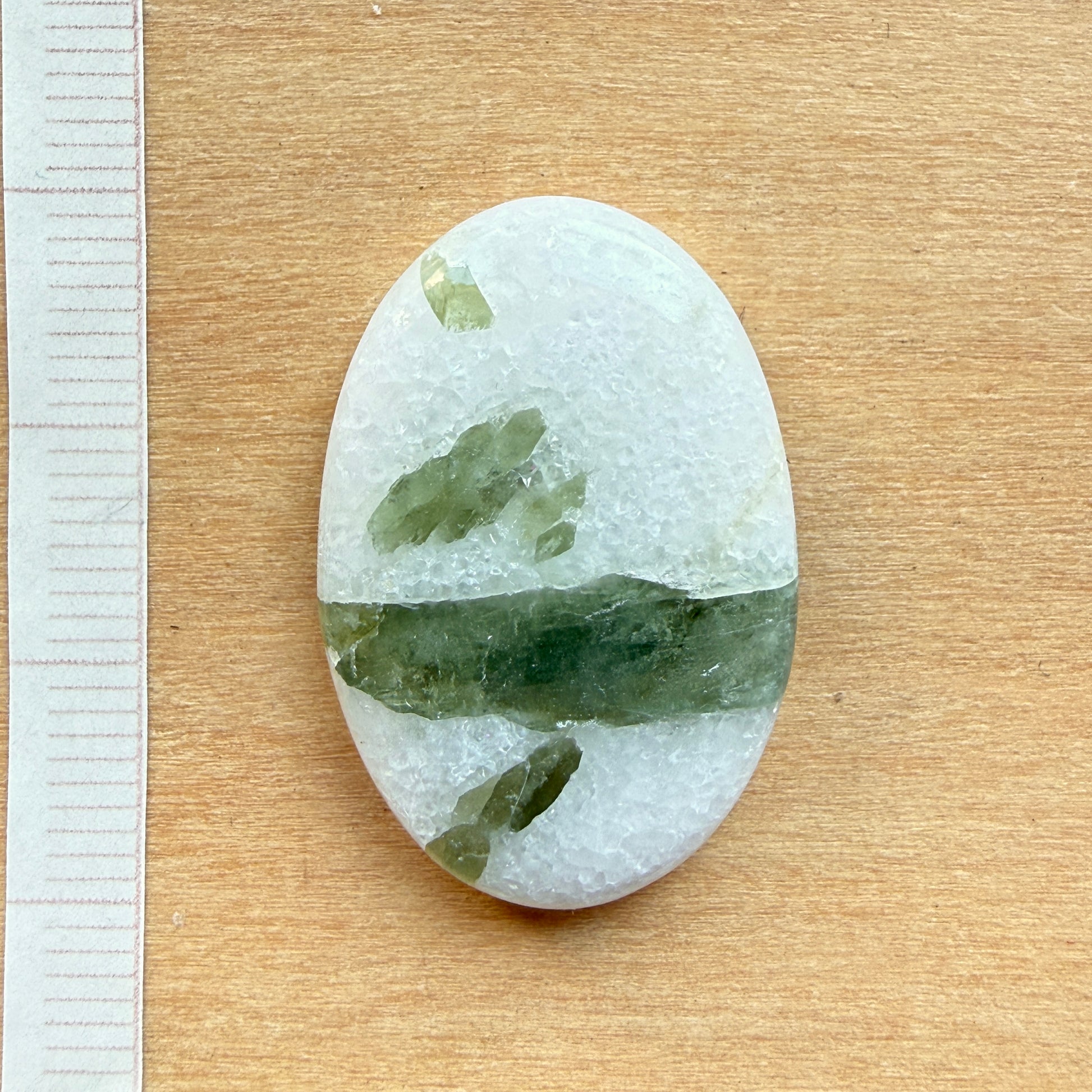 Cabochon Tourmaline Verte sur Quartz