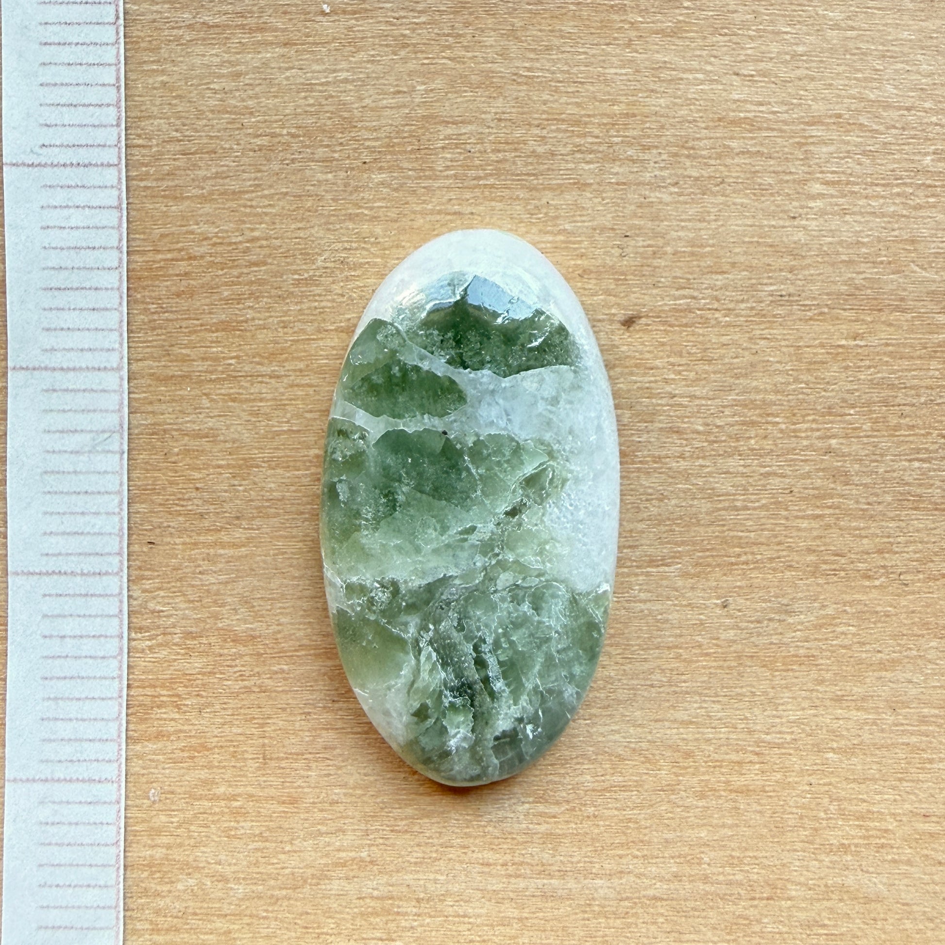 Cabochon Tourmaline Verte sur Quartz